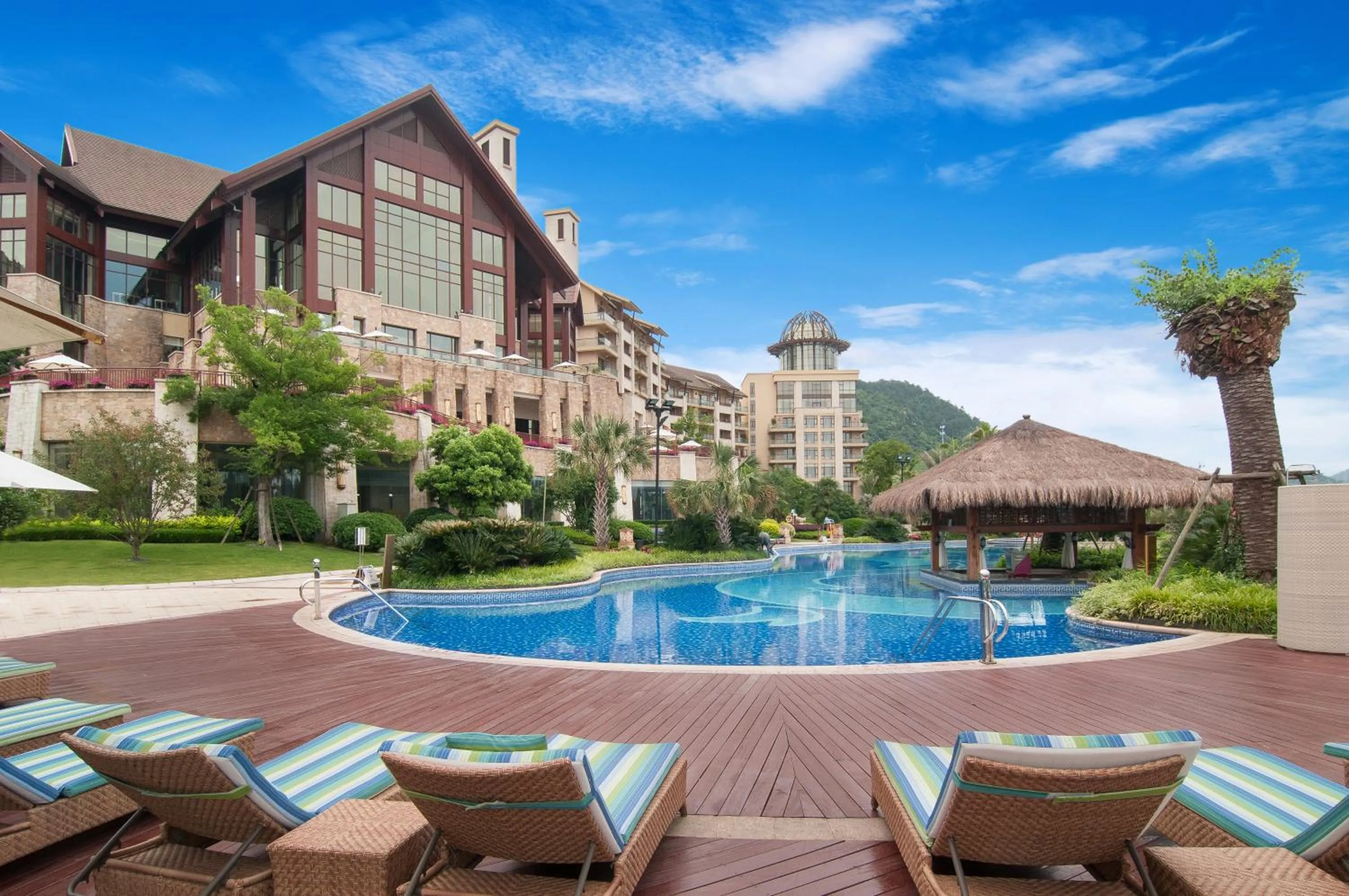 Swimming pool in Hilton Hangzhou Qiandao Lake Resort
