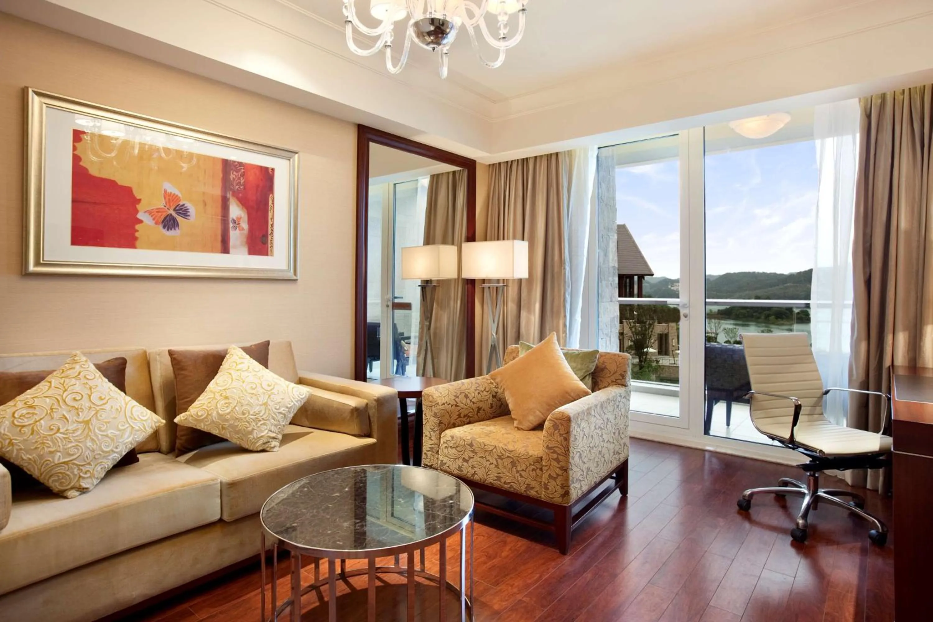 Living room in Hilton Hangzhou Qiandao Lake Resort
