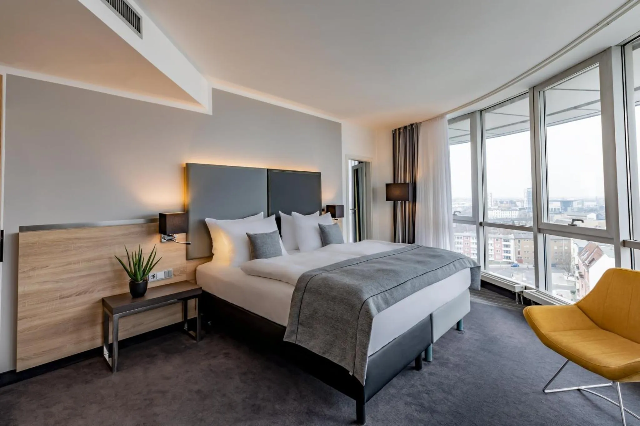 Photo of the whole room, Bed in Select Hotel Berlin Spiegelturm