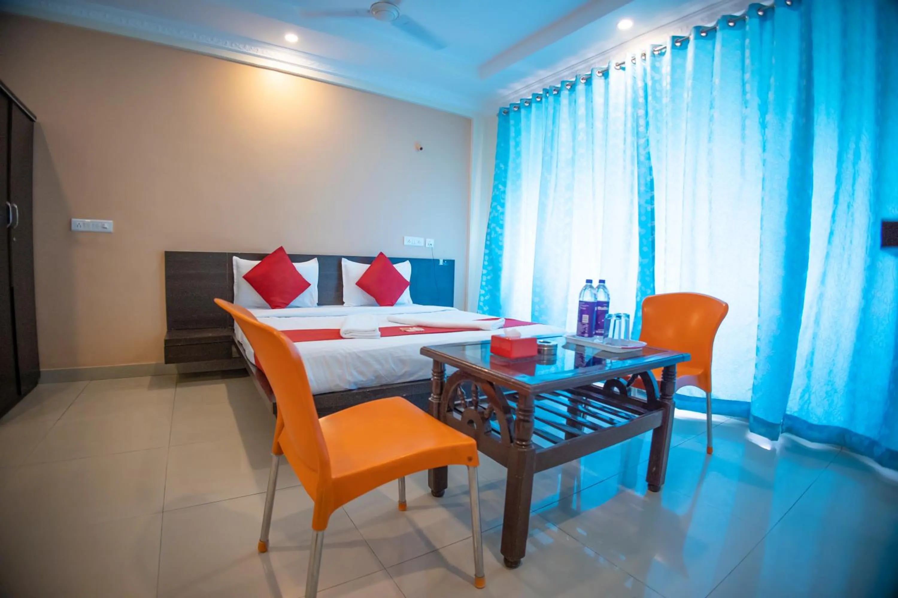 Photo of the whole room, Bed in Hotel Om Palace