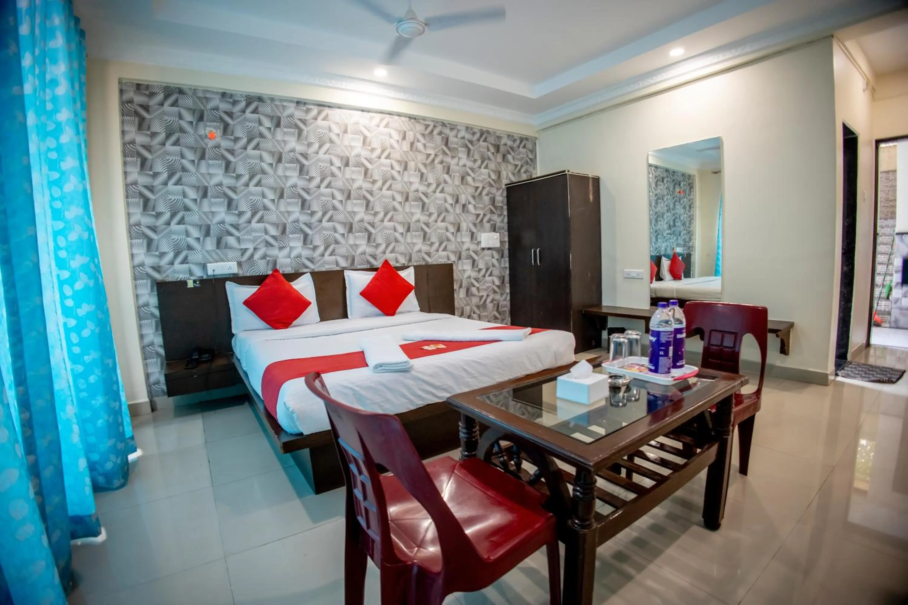 Photo of the whole room, Bed in Hotel Om Palace