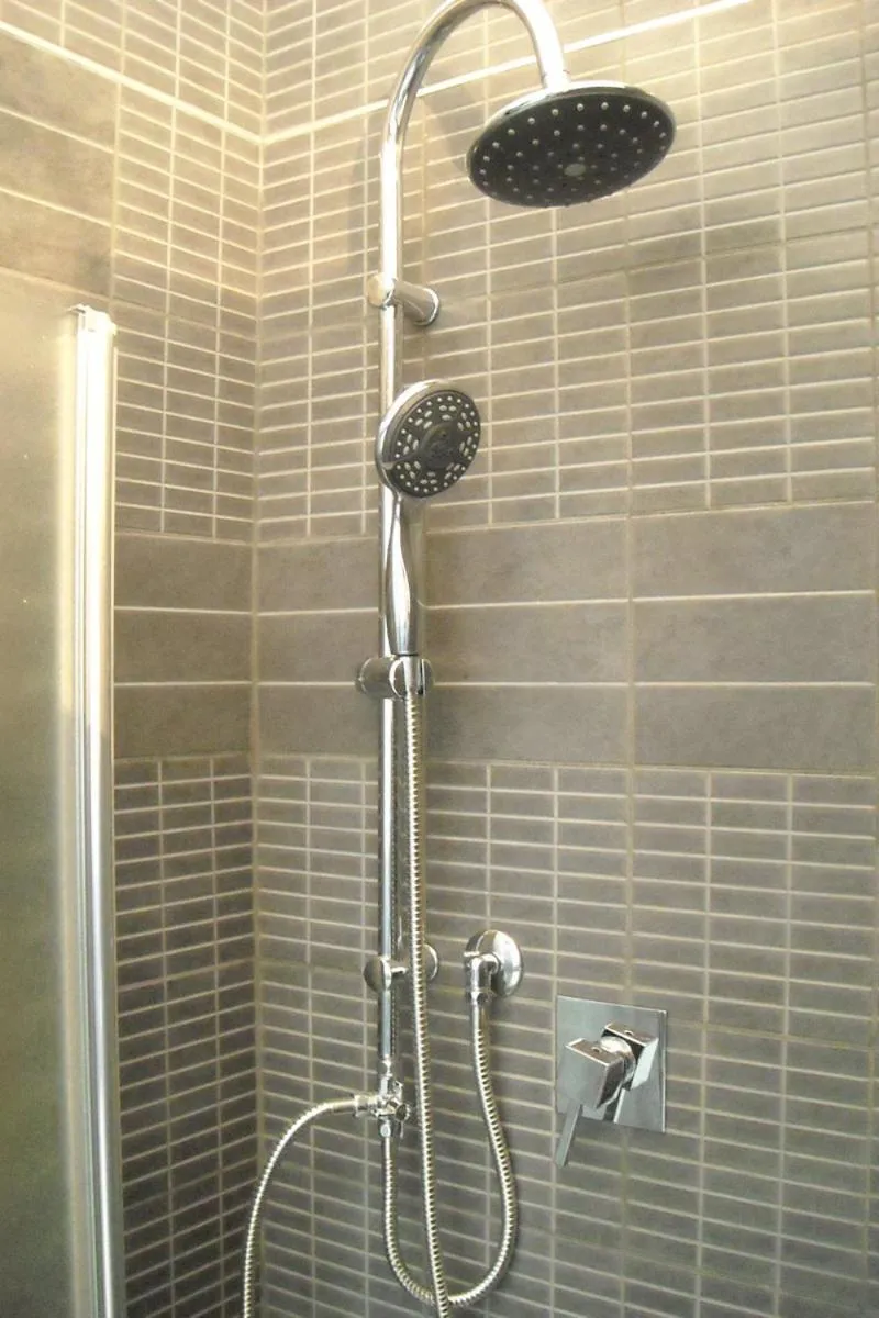 Shower in B&B Il Granello Di Senape