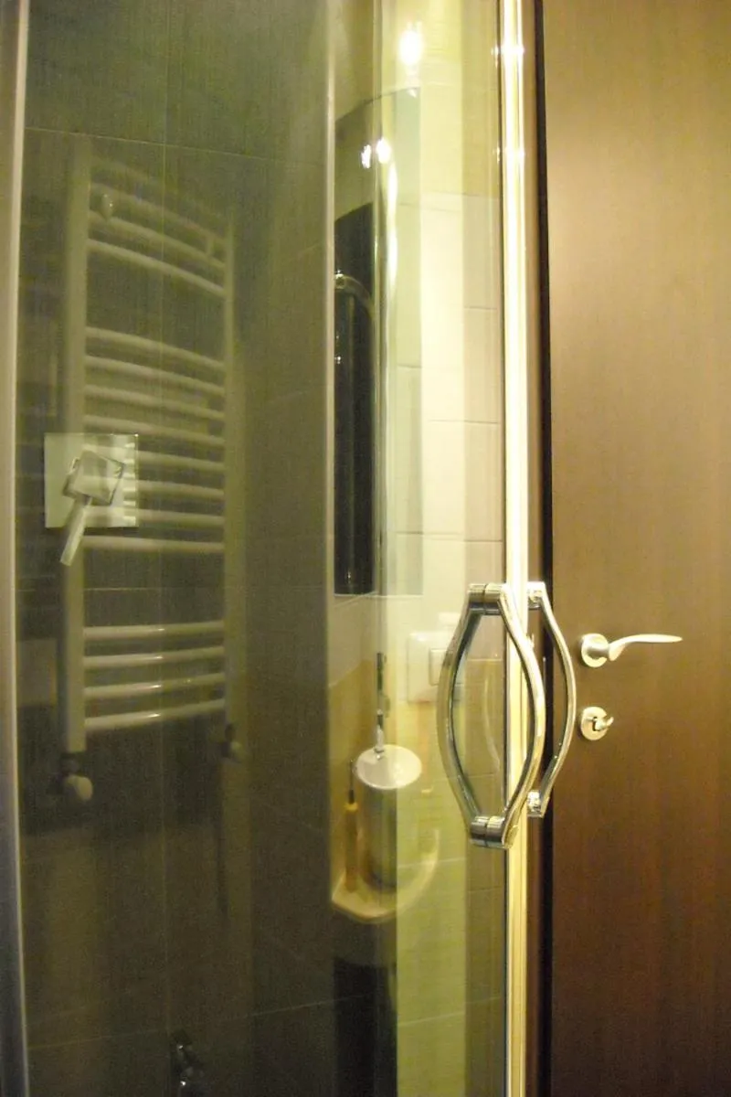 Shower in B&B Il Granello Di Senape