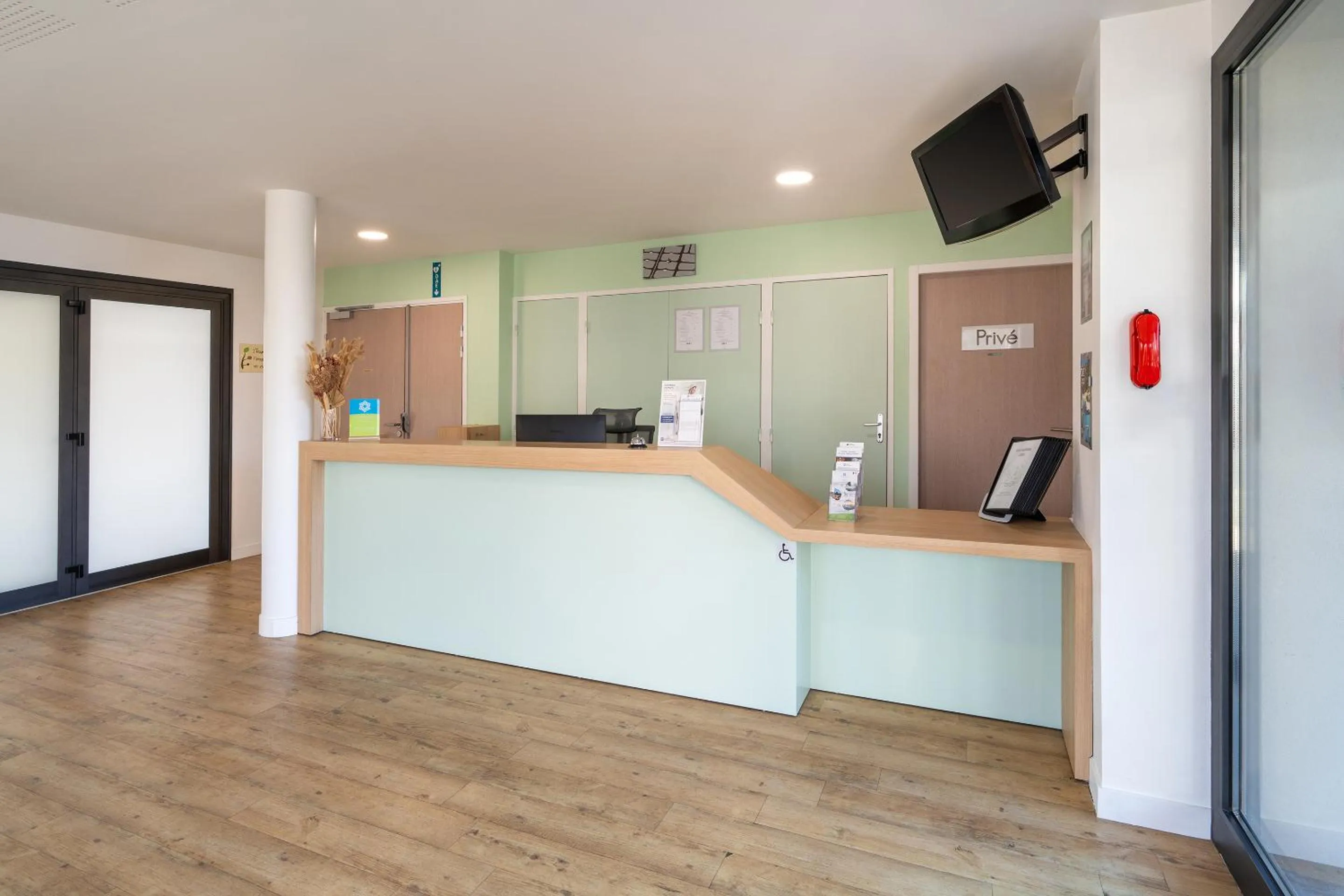 Lobby or reception in Sure Hotel By Best Western Guerande