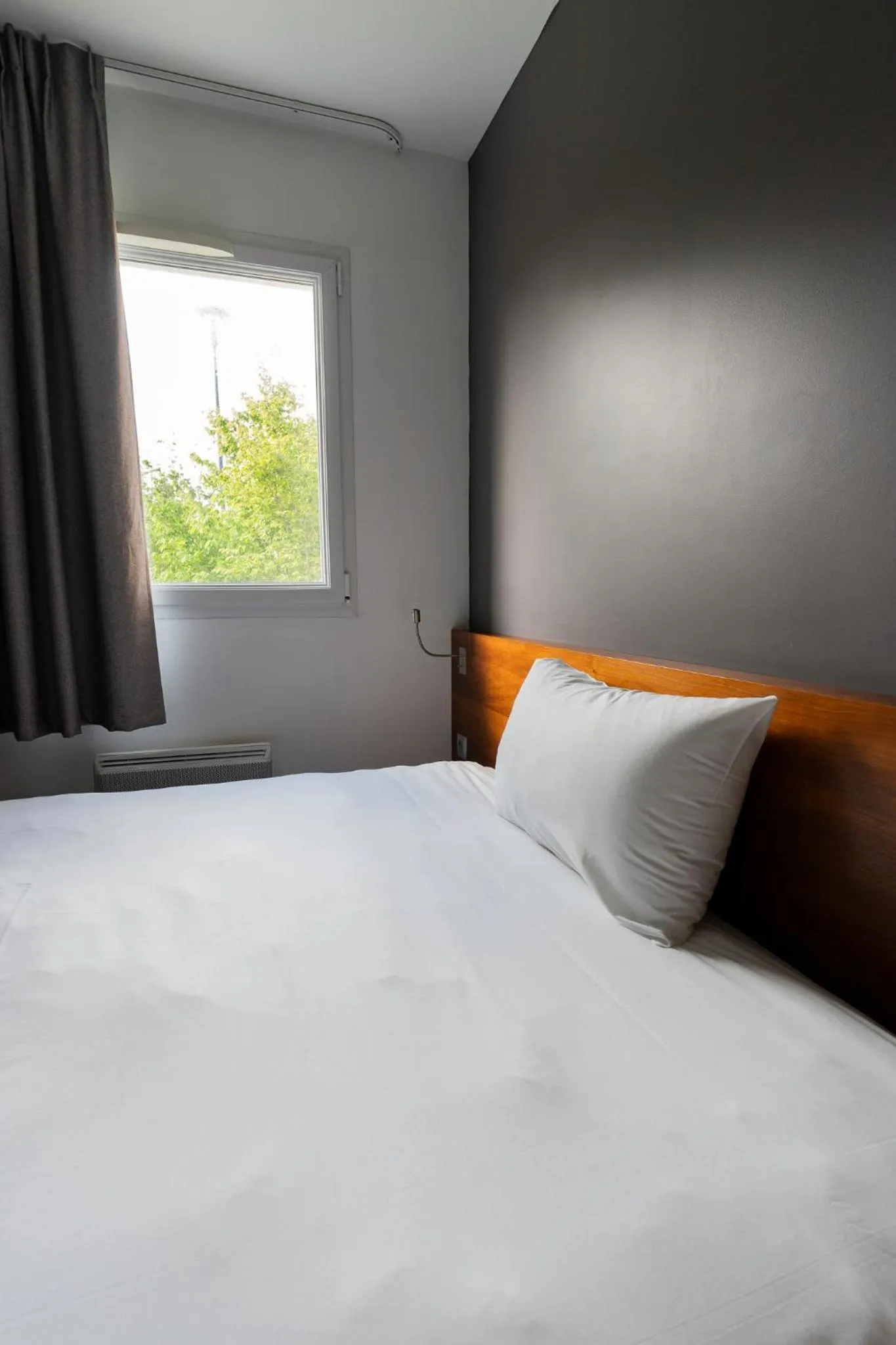 Photo of the whole room, Bed in Sure Hotel By Best Western Guerande