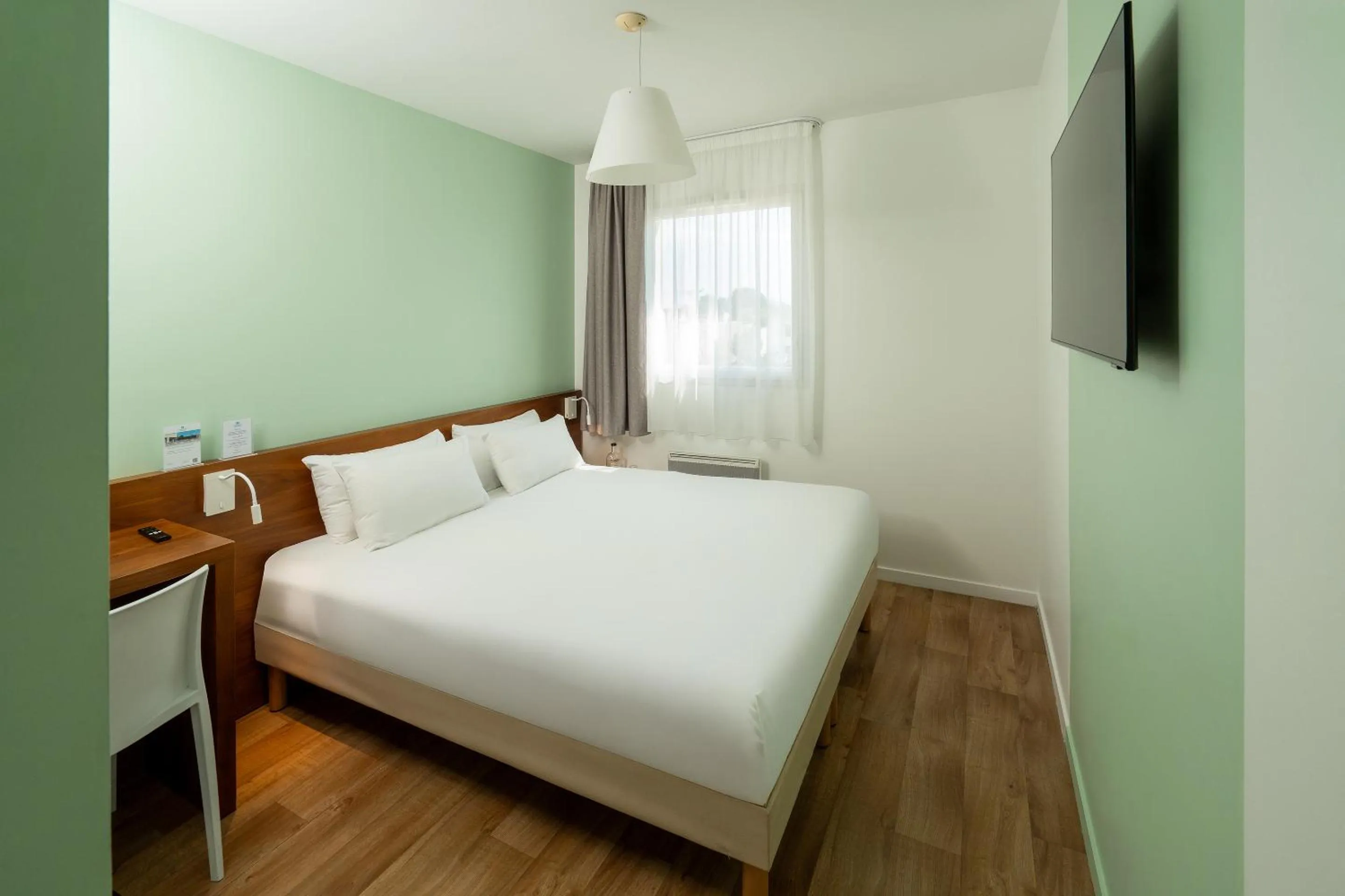 Property building, Bed in Sure Hotel By Best Western Guerande