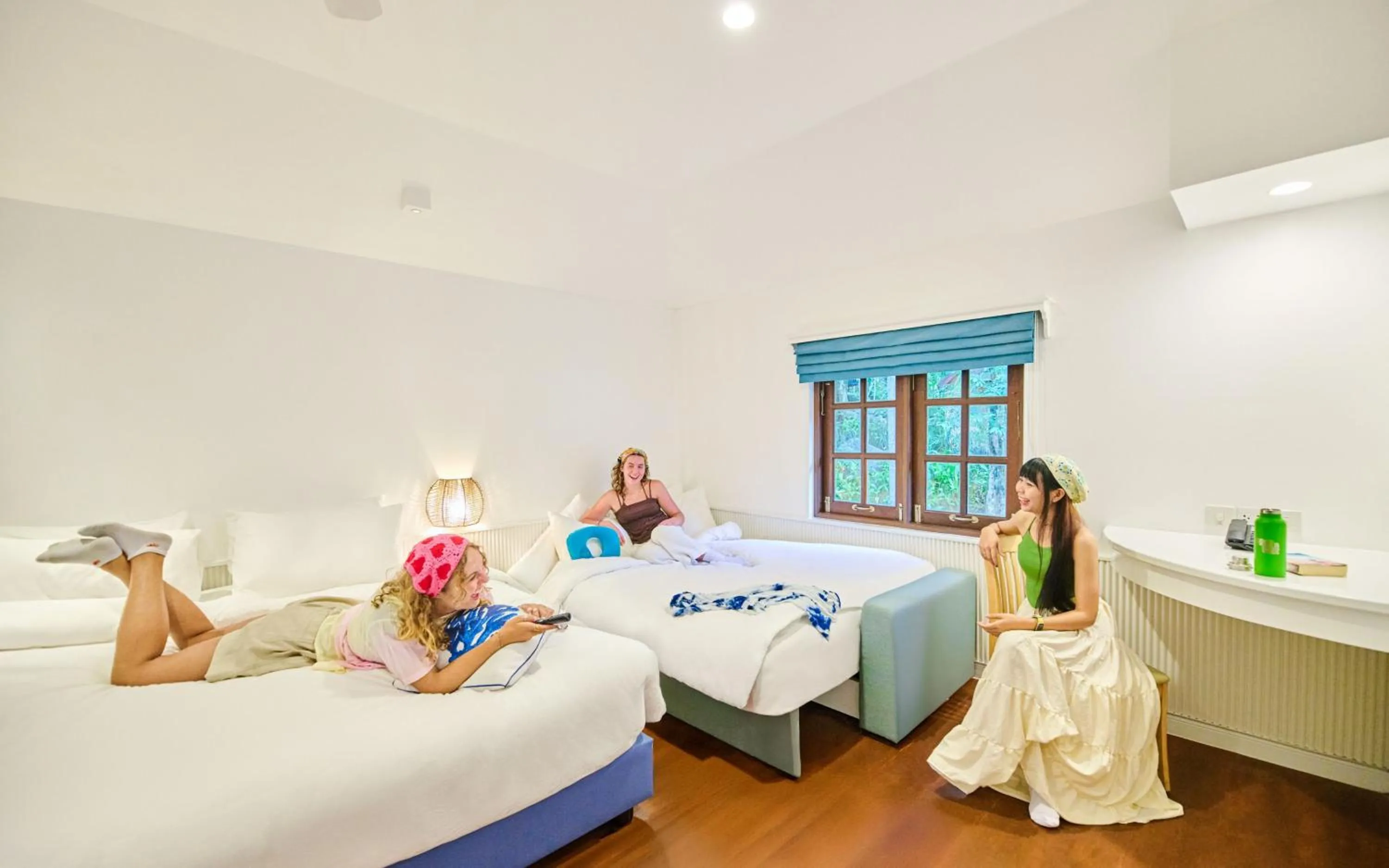 Photo of the whole room, Bed in Lub d Koh Tao Tanote Bay