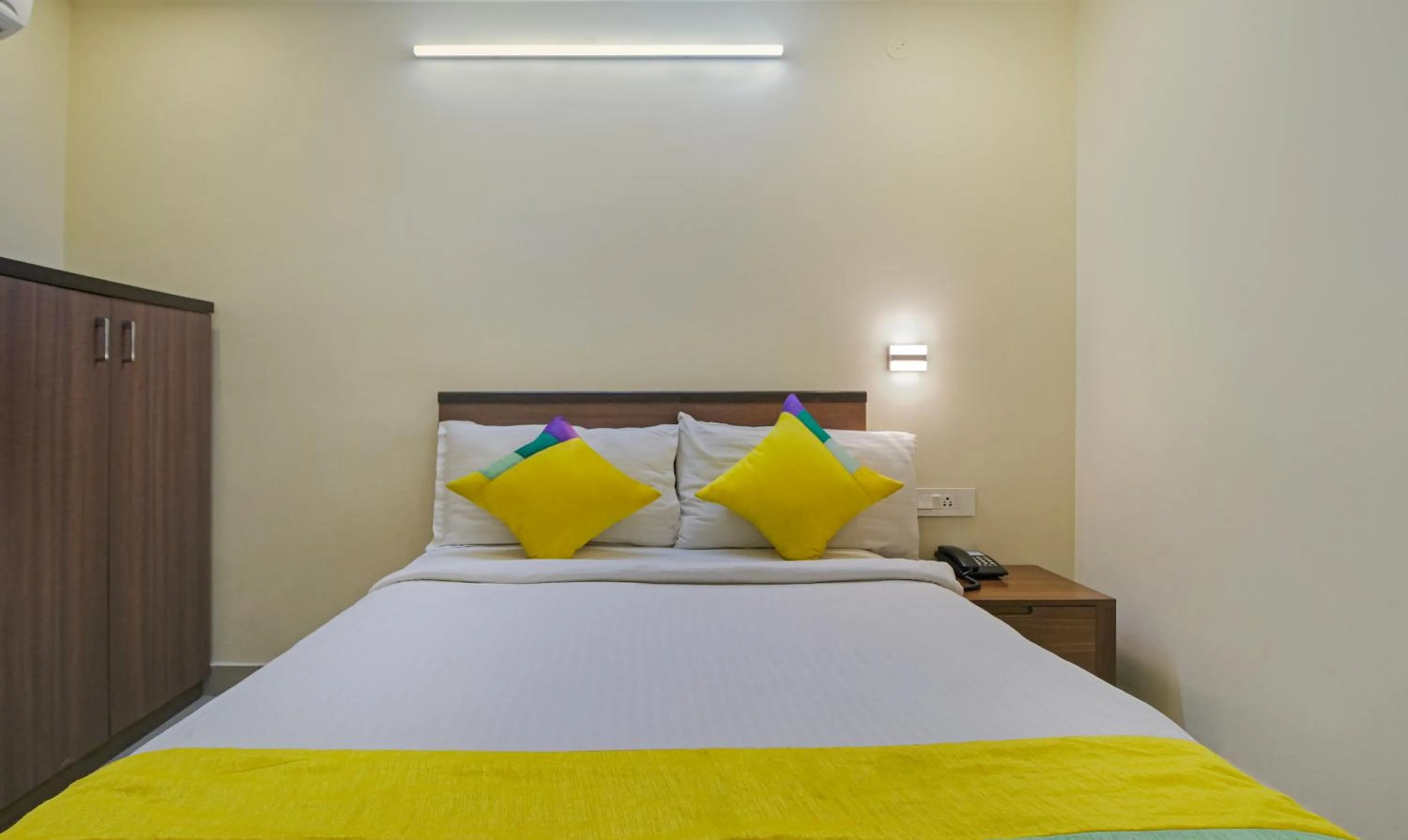 Bed in Itsy Hotels N Square