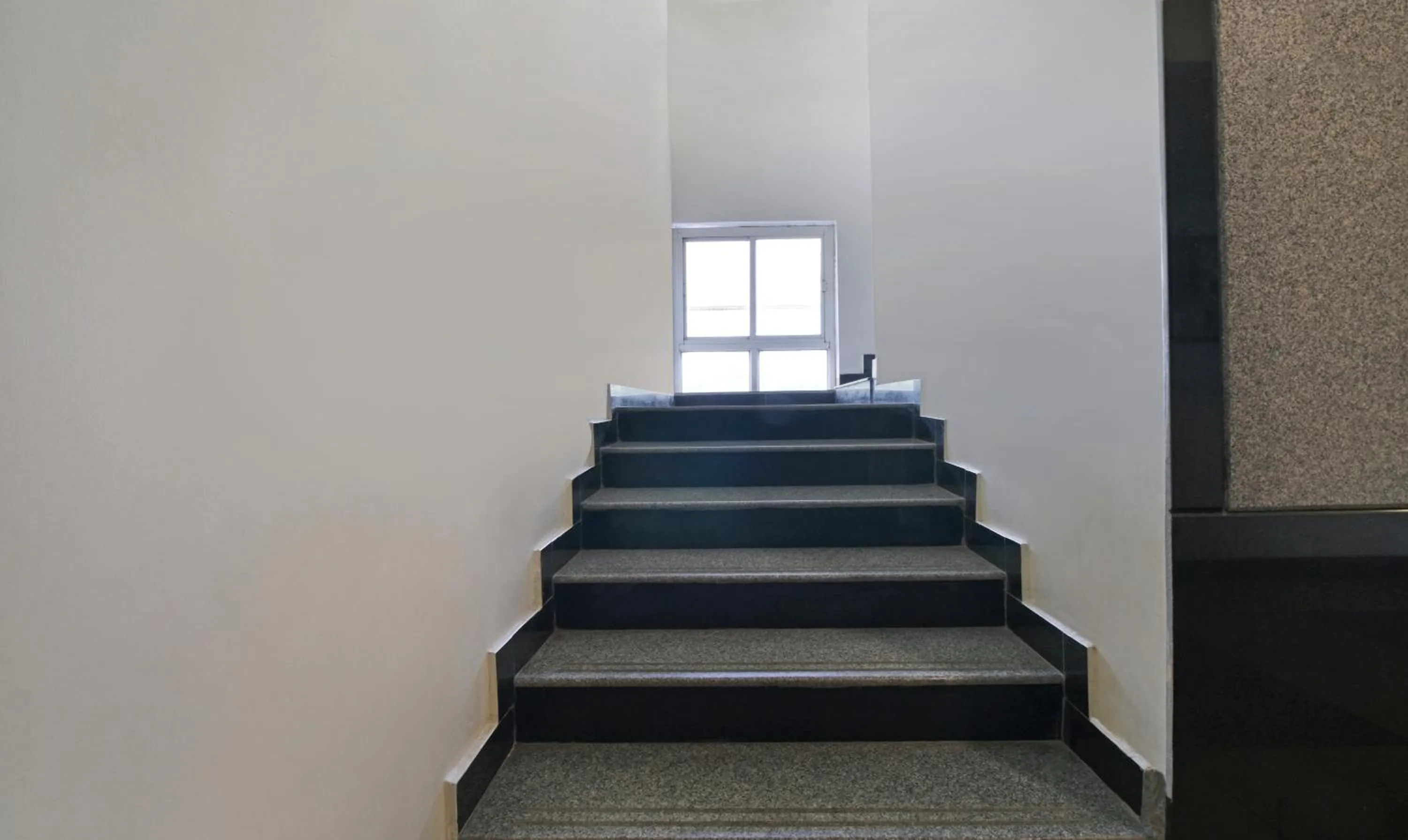 Lobby or reception in Itsy Hotels N Square