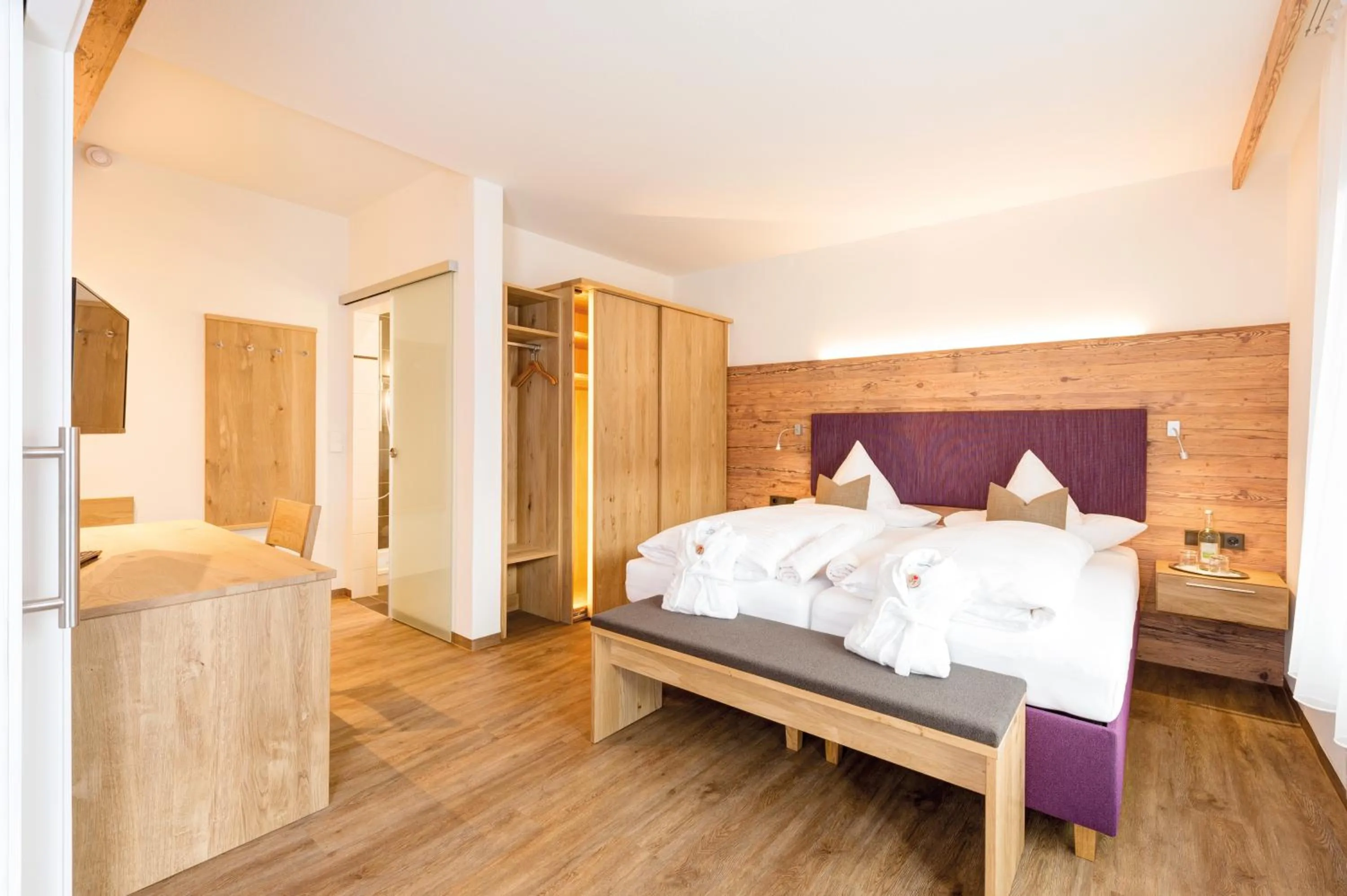 Photo of the whole room, Bed in Hotel Garni Schellenberg