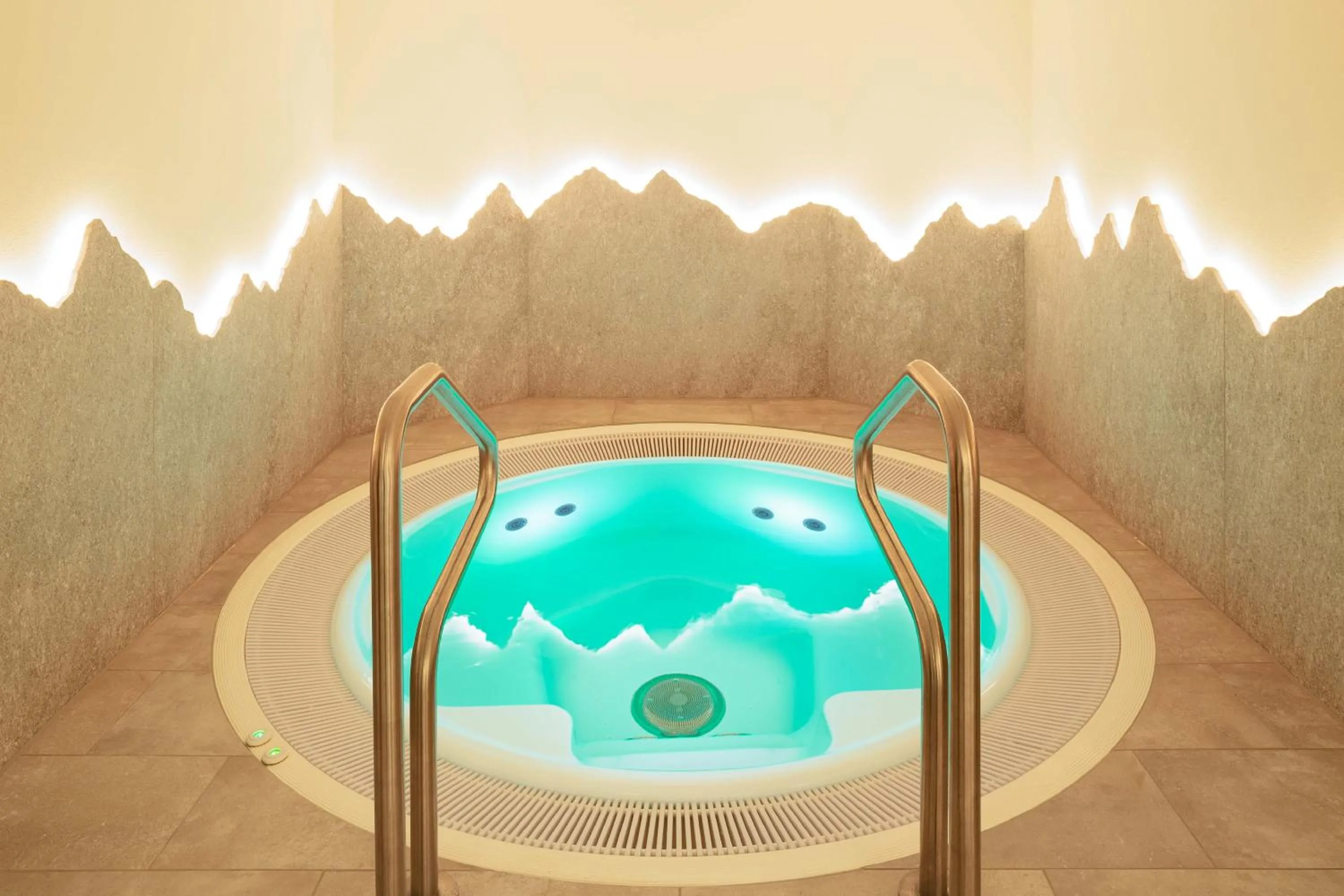 Swimming pool in Hotel Garni Schellenberg