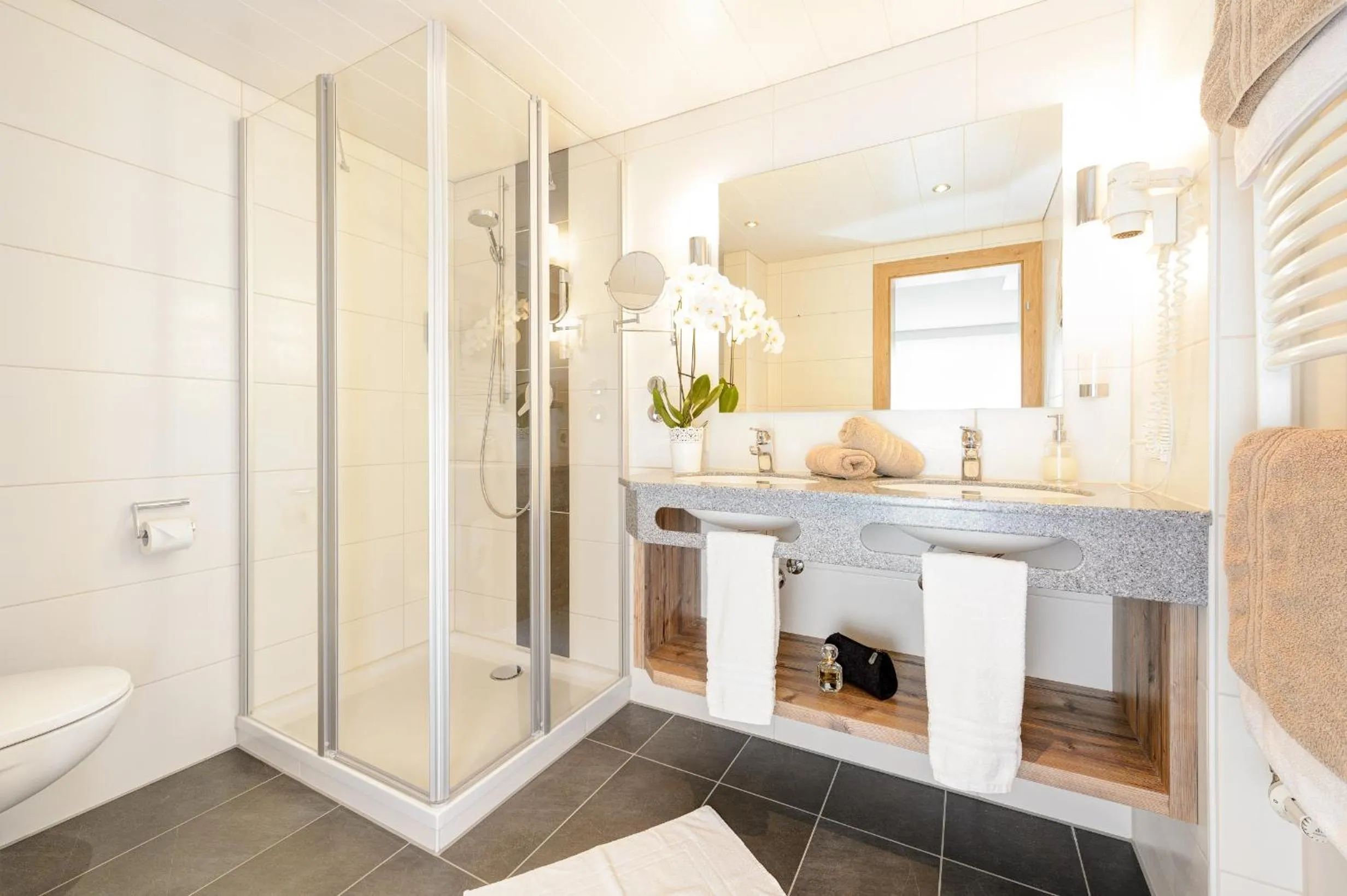 Bathroom in Hotel Garni Schellenberg