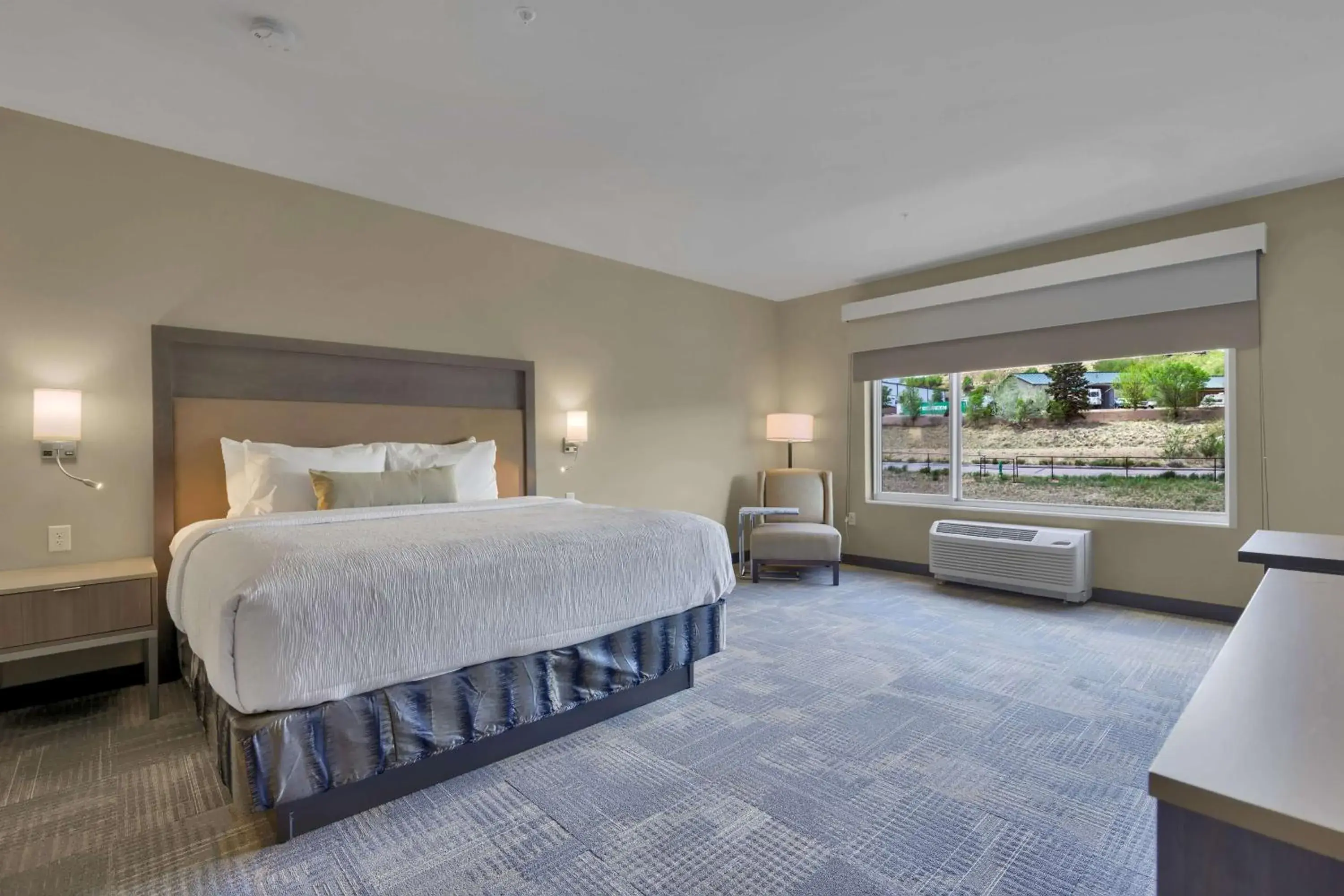 King Room with Kitchenette in Best Western Plus Fillmore Inn & Suites King Room with Kitchenette in Best Western Plus Fillmore Inn & Suites