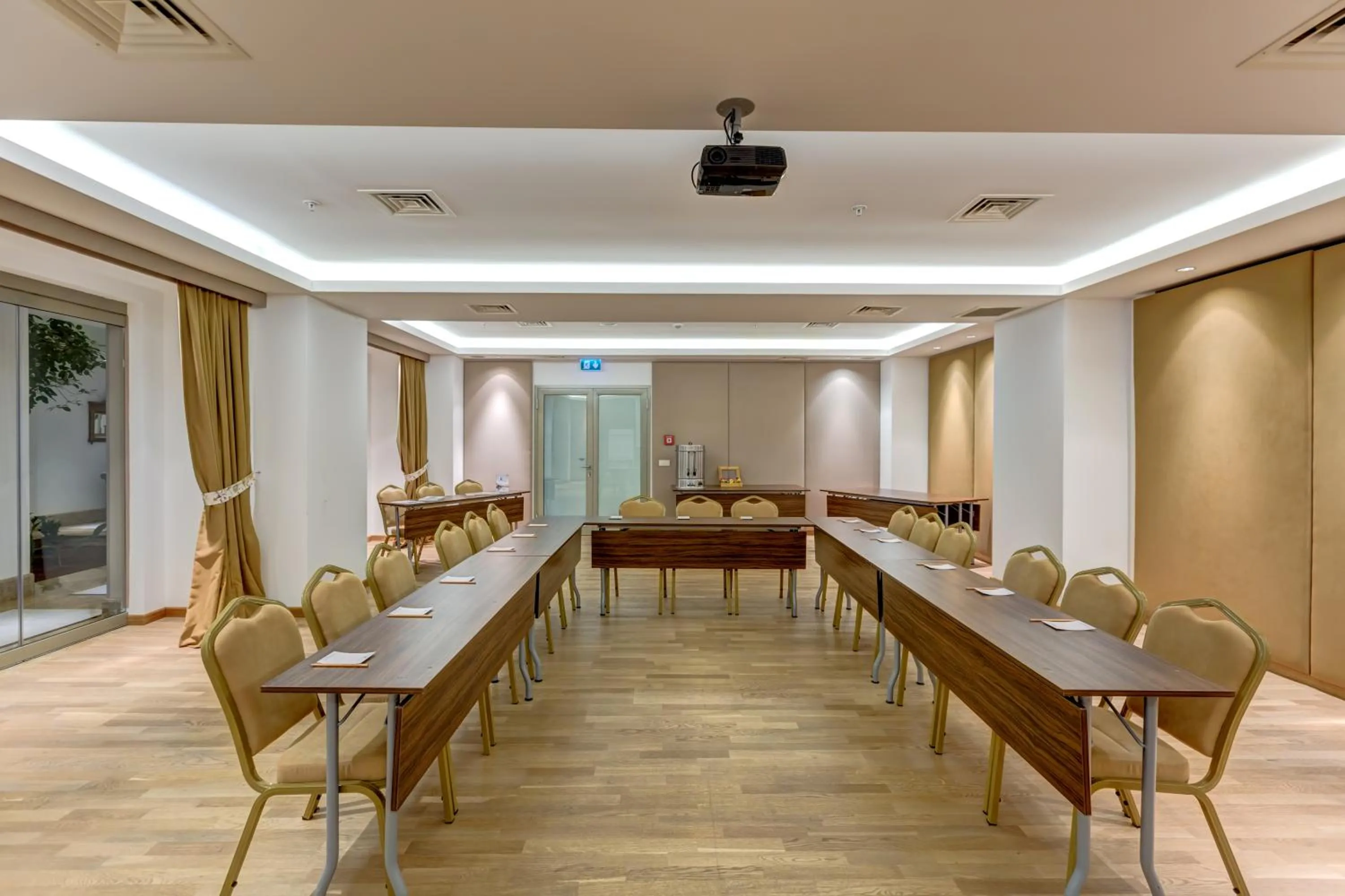 Business facilities in Antmare Hotel