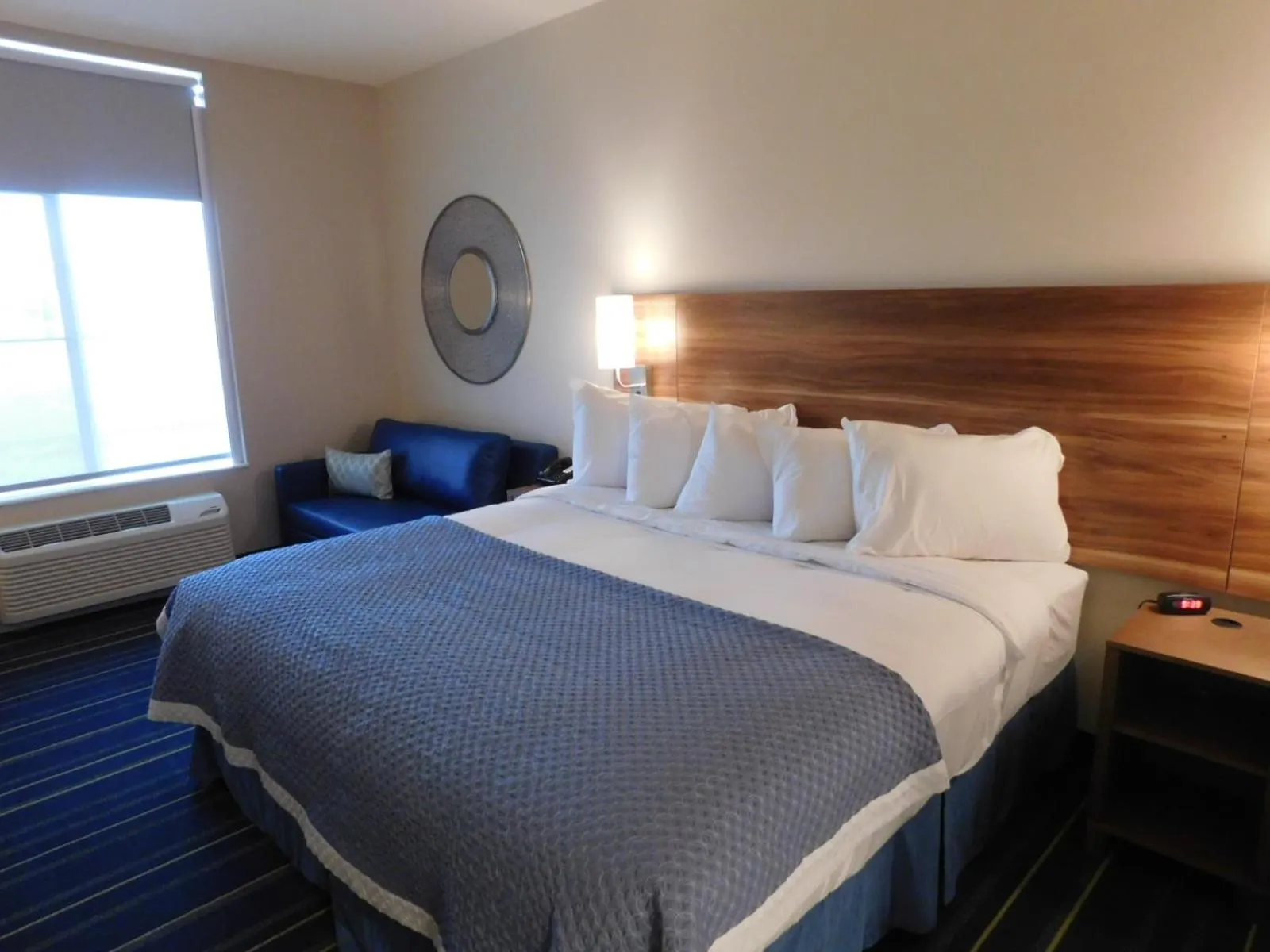 Bed in Days Inn & Suites by Wyndham Kearney NE