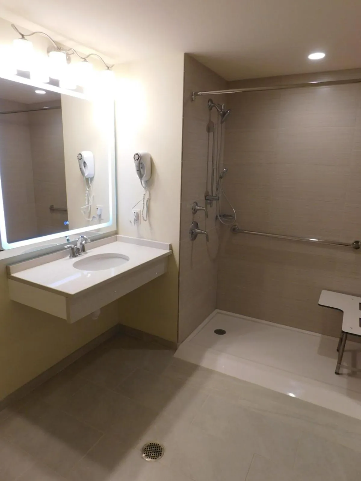 Shower in Days Inn & Suites by Wyndham Kearney NE