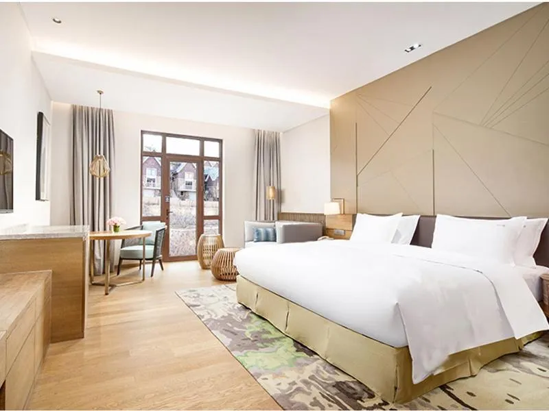 TV and multimedia in Holiday Inn Resort Zhangjiakou Chongli, an IHG Hotel