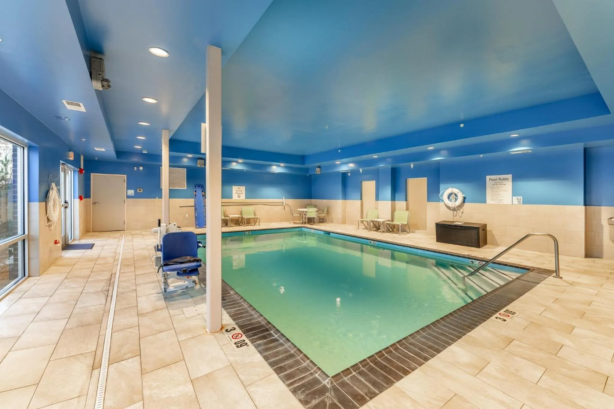 Swimming pool in Holiday Inn Express & Suites Nashville North - Springfield by IHG