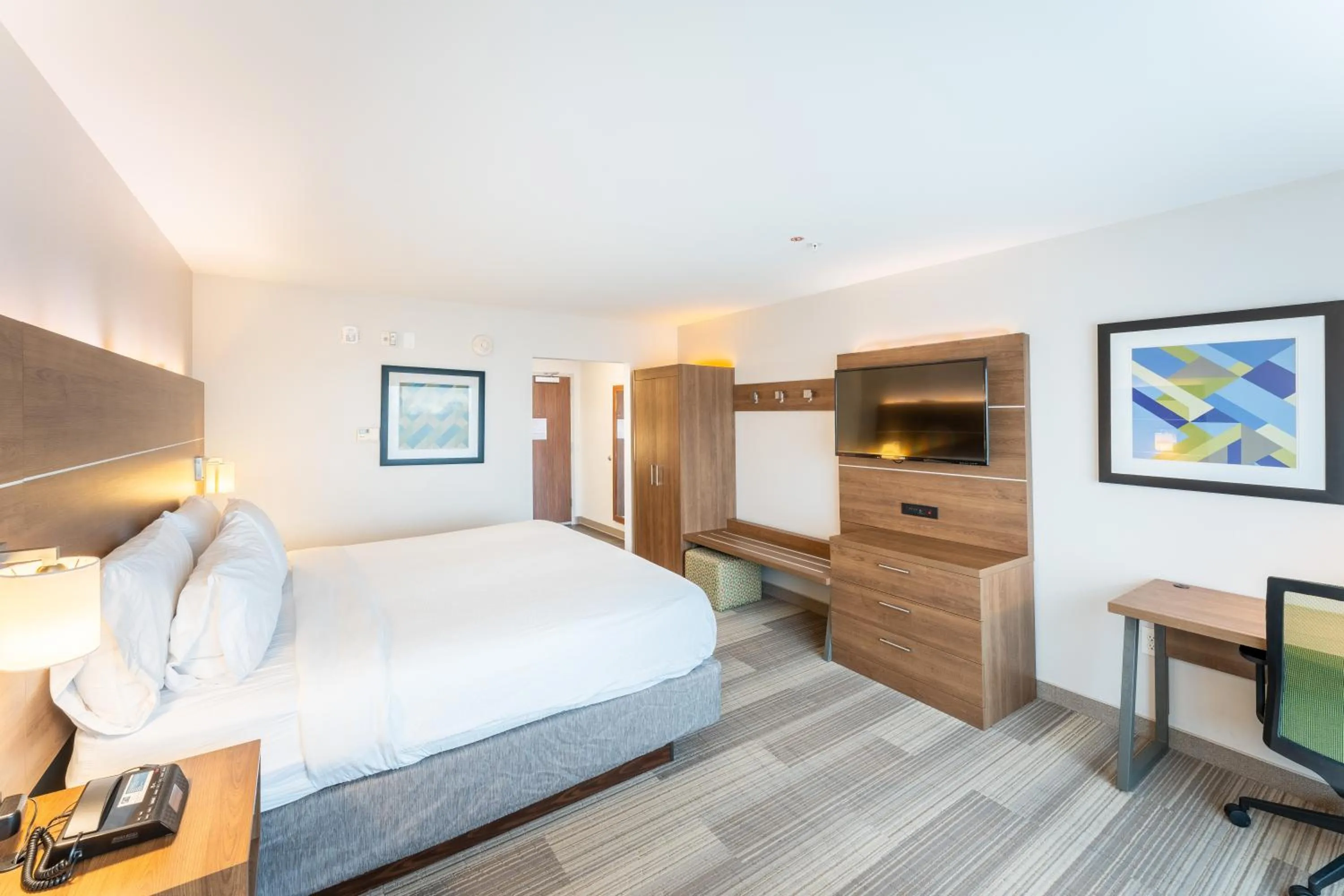 Bed in Holiday Inn Express & Suites Nashville North - Springfield by IHG