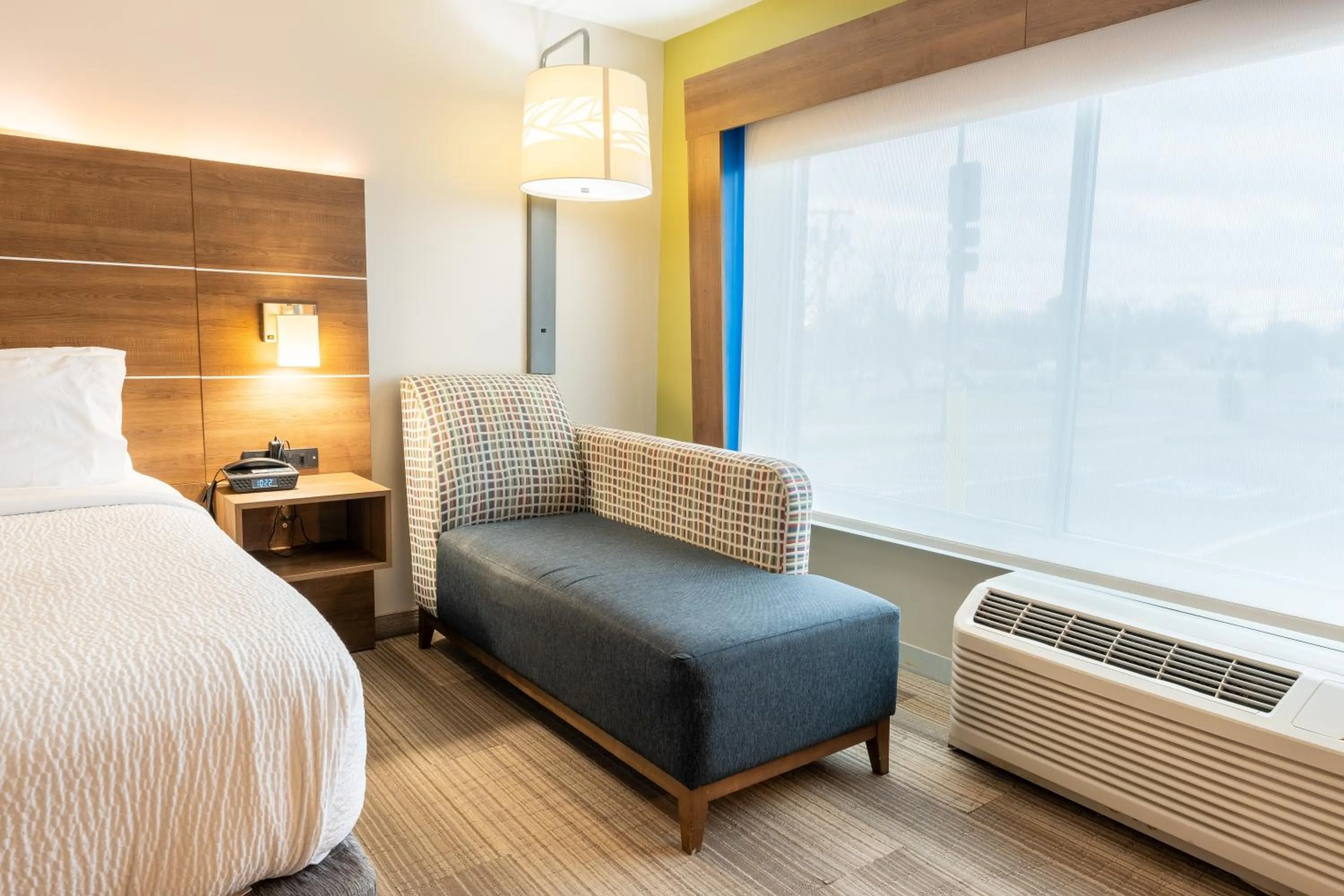 Bed in Holiday Inn Express & Suites Nashville North - Springfield by IHG