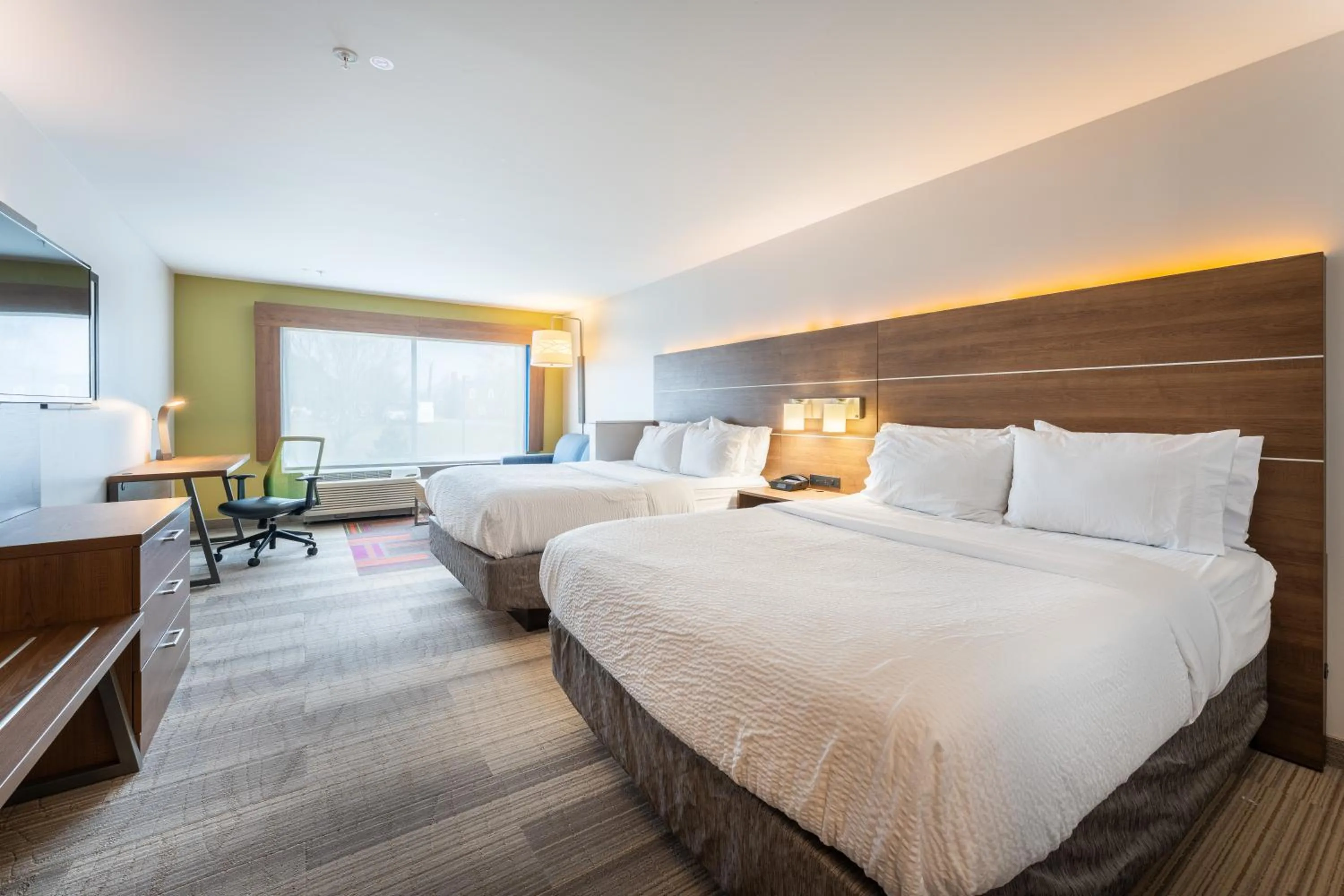 Bed in Holiday Inn Express & Suites Nashville North - Springfield by IHG