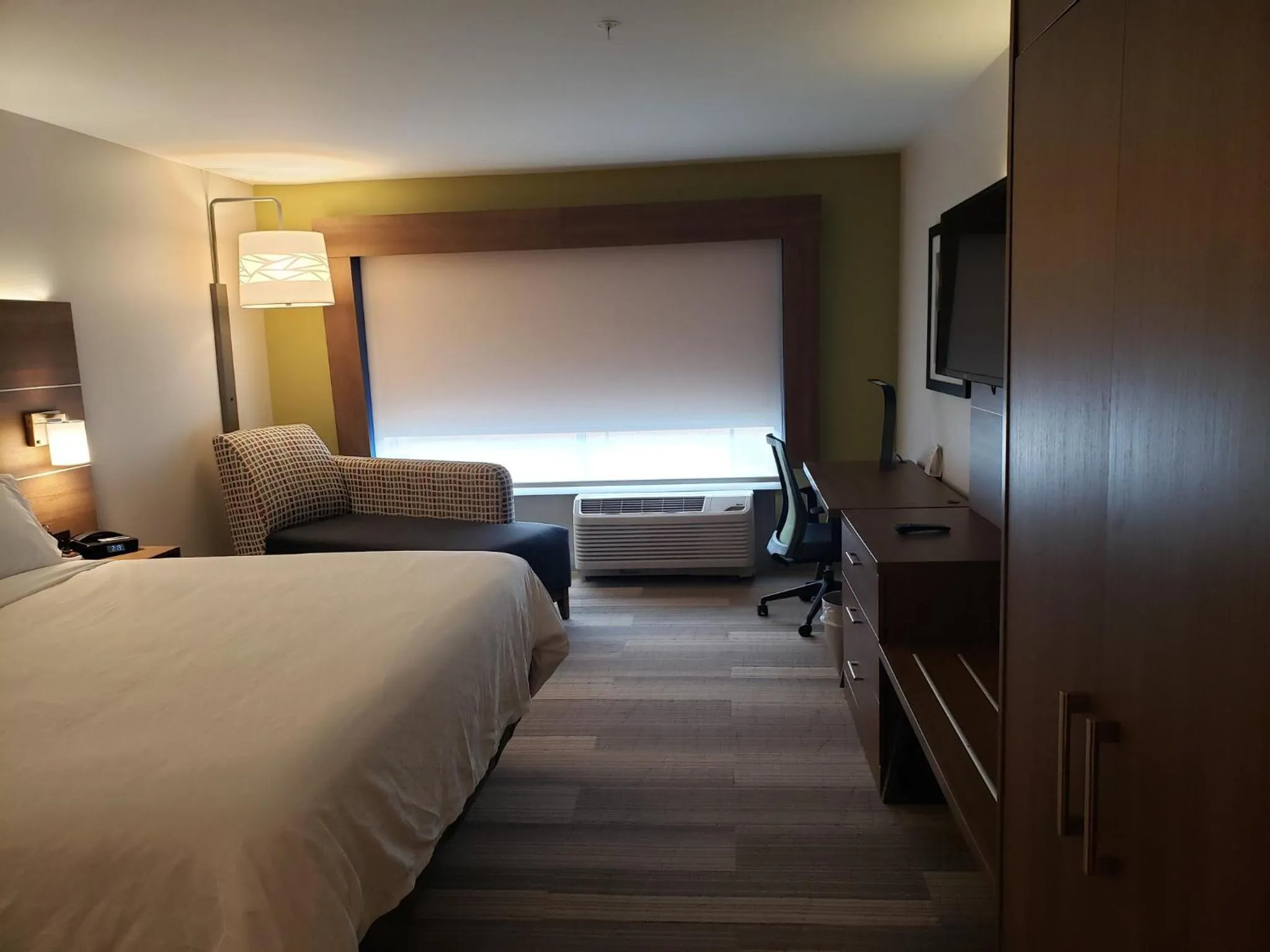 Photo of the whole room, Bed in Holiday Inn Express & Suites Nashville North - Springfield by IHG