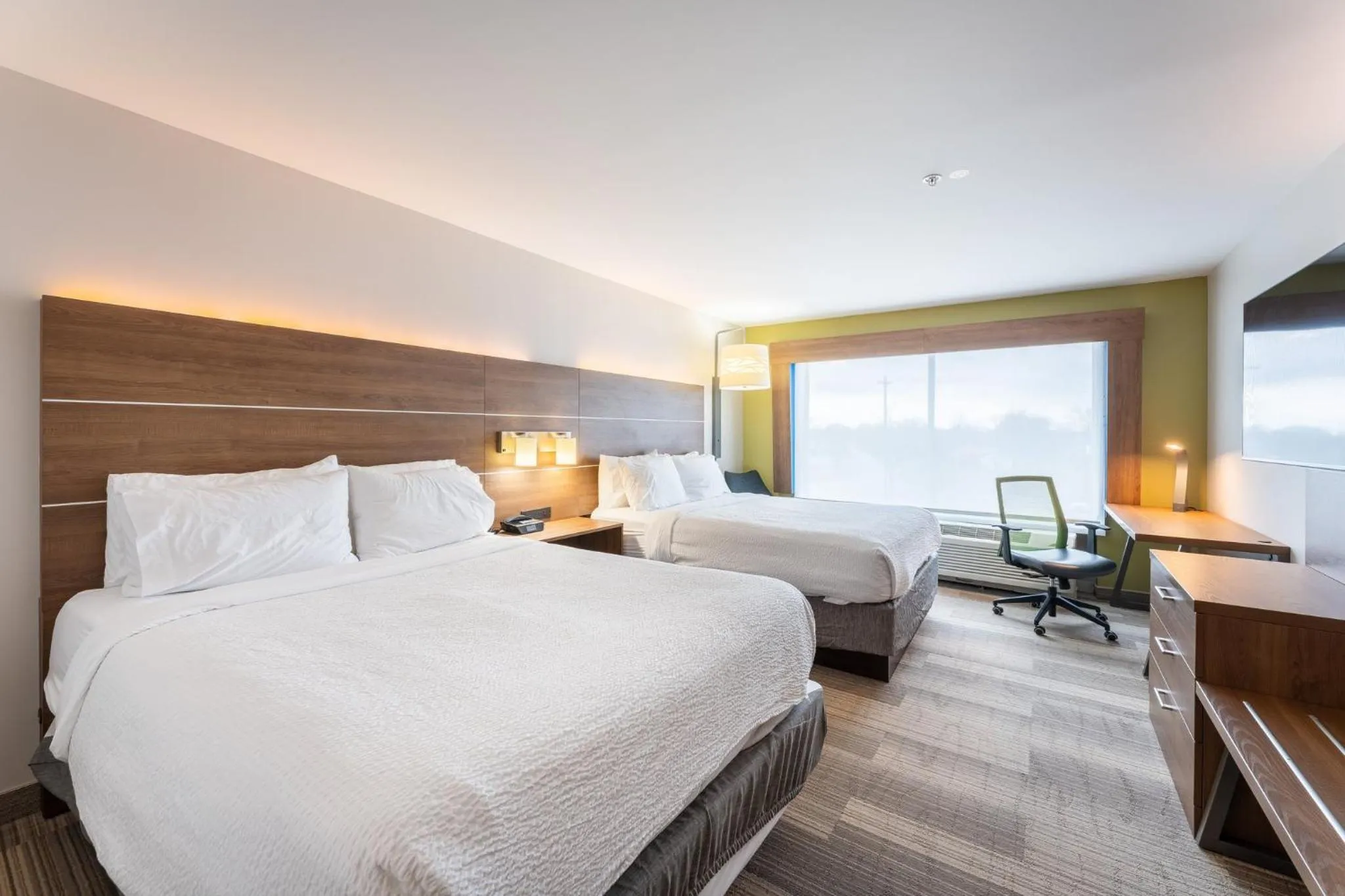 Photo of the whole room, Bed in Holiday Inn Express & Suites Nashville North - Springfield by IHG