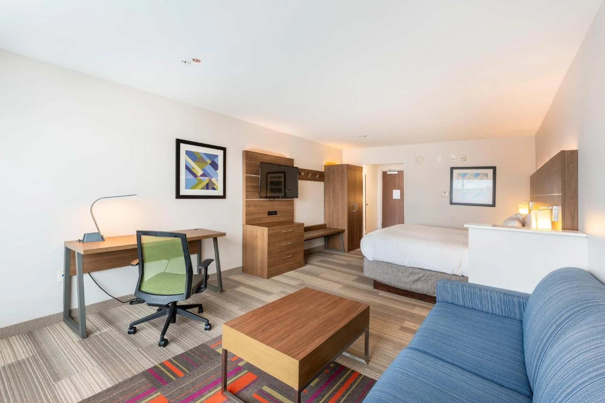 Photo of the whole room, Bed in Holiday Inn Express & Suites Nashville North - Springfield by IHG