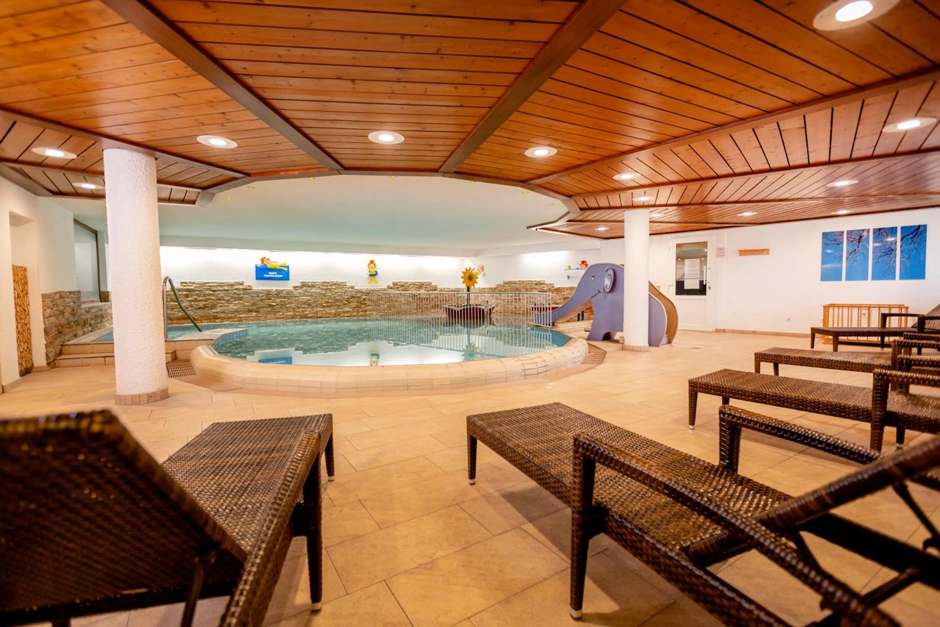 Swimming pool in Hotel Engel - Familotel Hochschwarzwald