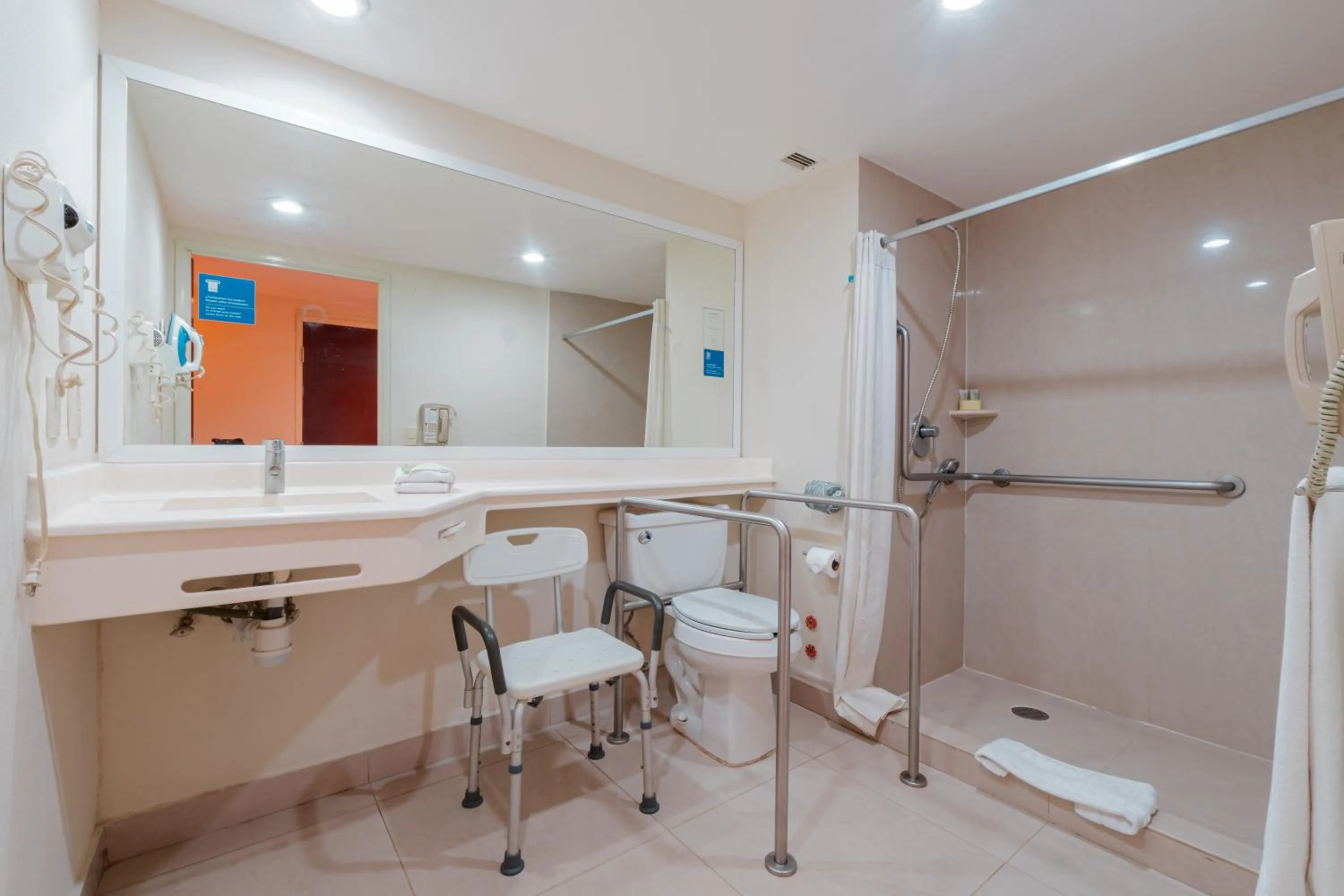 Facility for disabled guests in City Express by Marriott Mazatlan