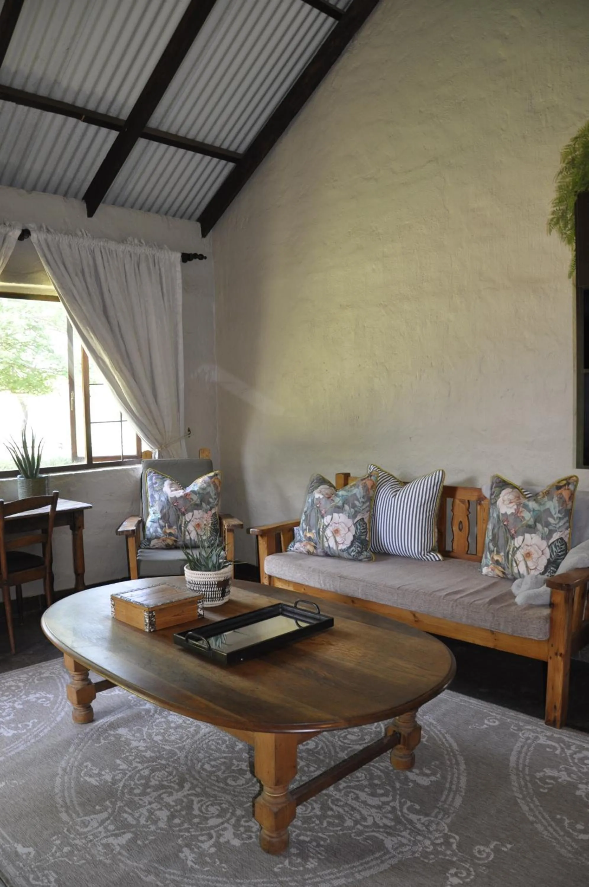 Living room in Grincourt B&B- with No Load shedding