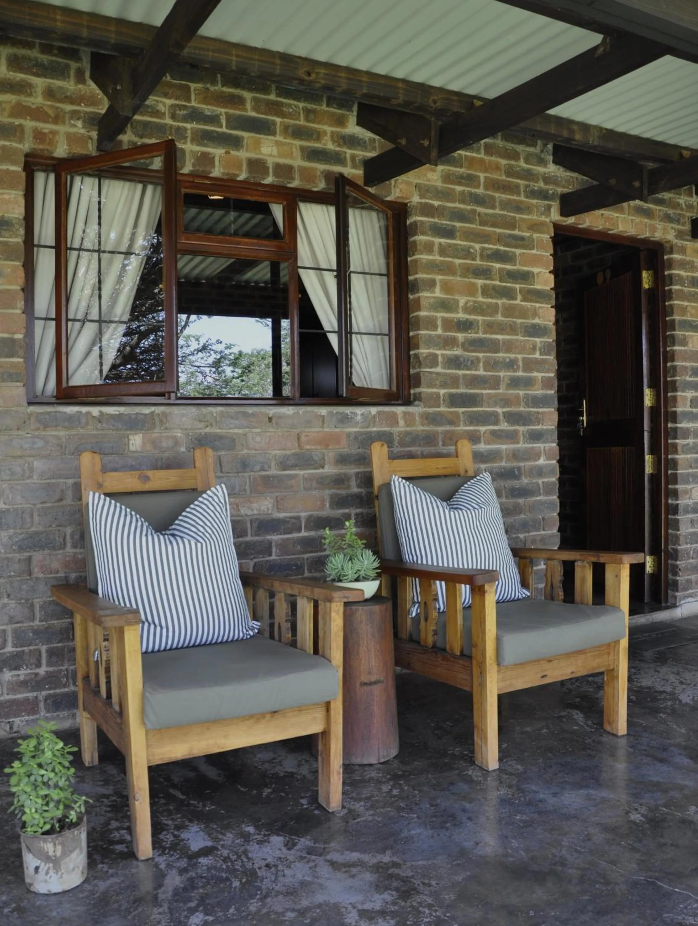 Patio in Grincourt B&B- with No Load shedding
