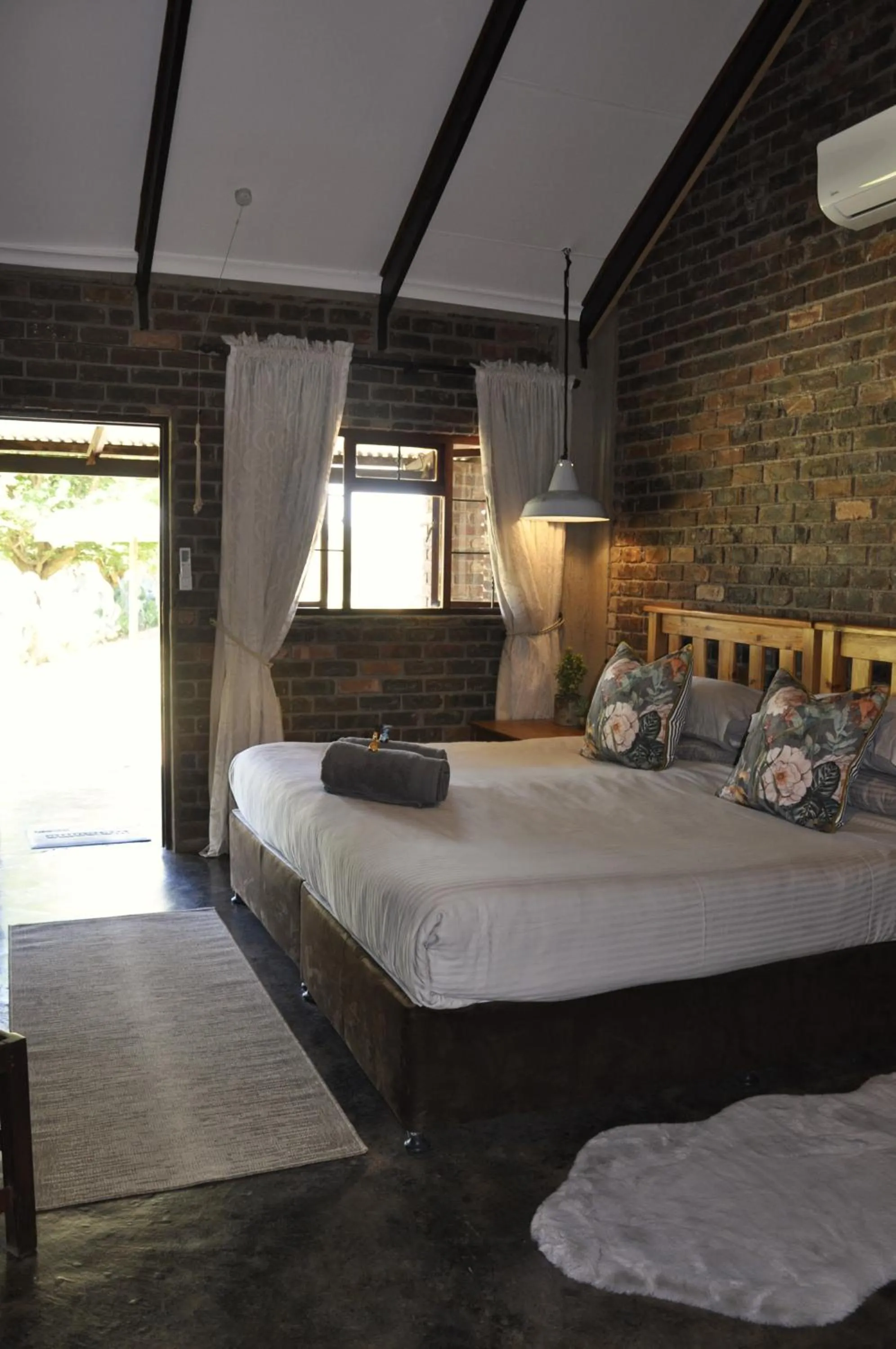 Photo of the whole room, Bed in Grincourt B&B- with No Load shedding