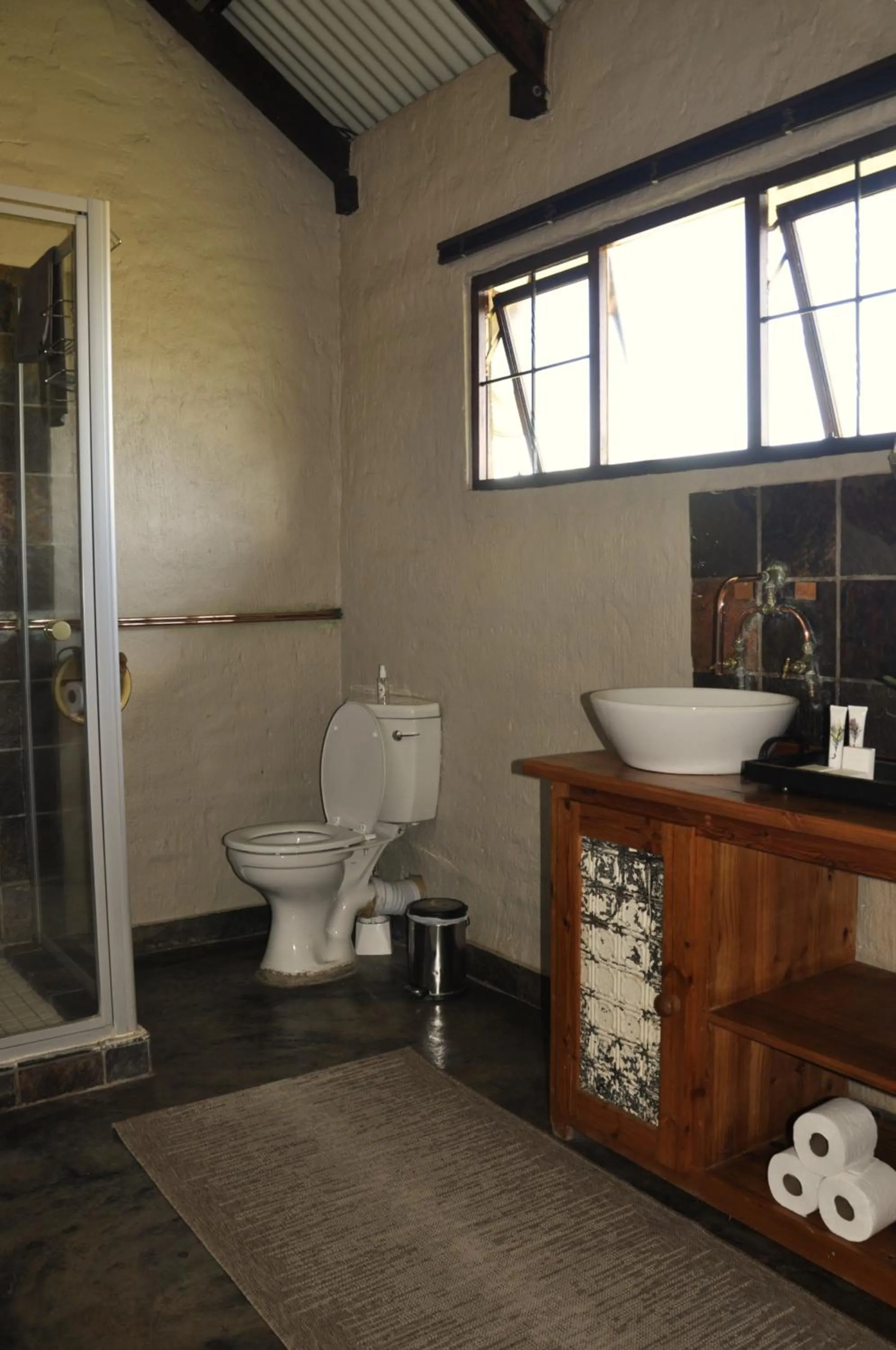 Toilet in Grincourt B&B- with No Load shedding