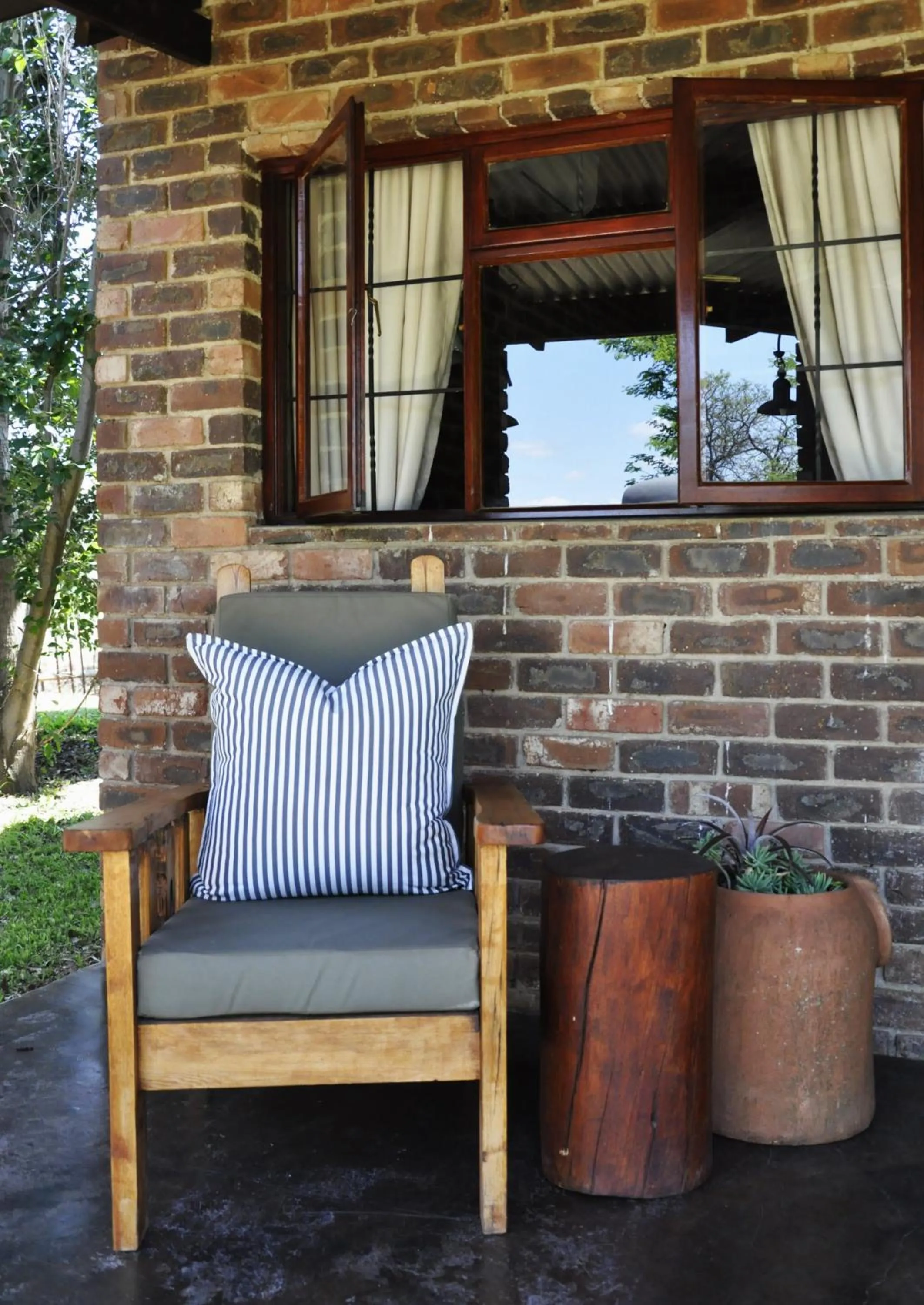 Seating area in Grincourt B&B- with No Load shedding