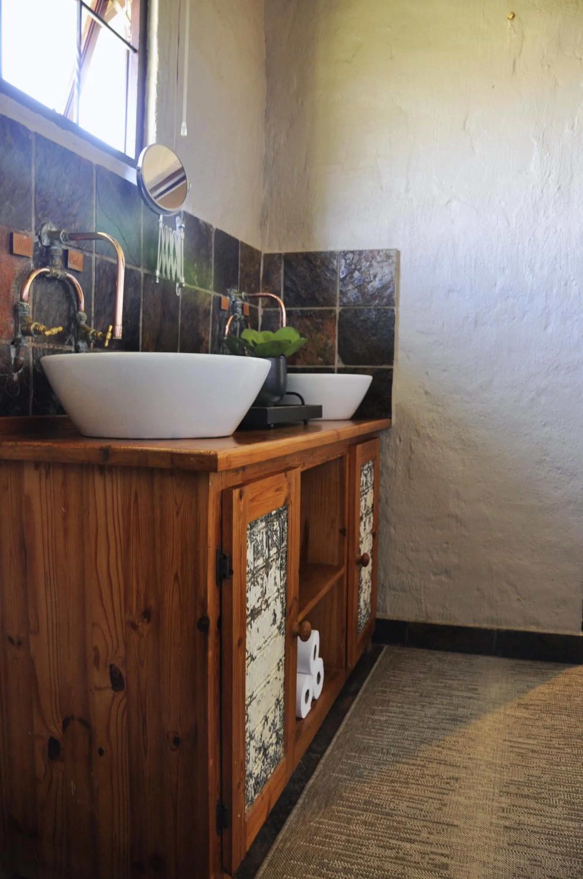 Bathroom in Grincourt B&B- with No Load shedding