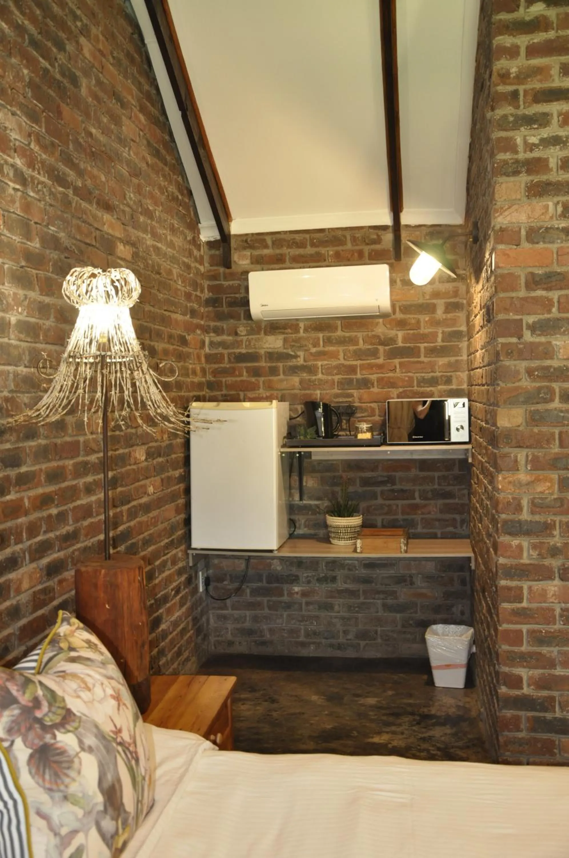 Bed in Grincourt B&B- with No Load shedding