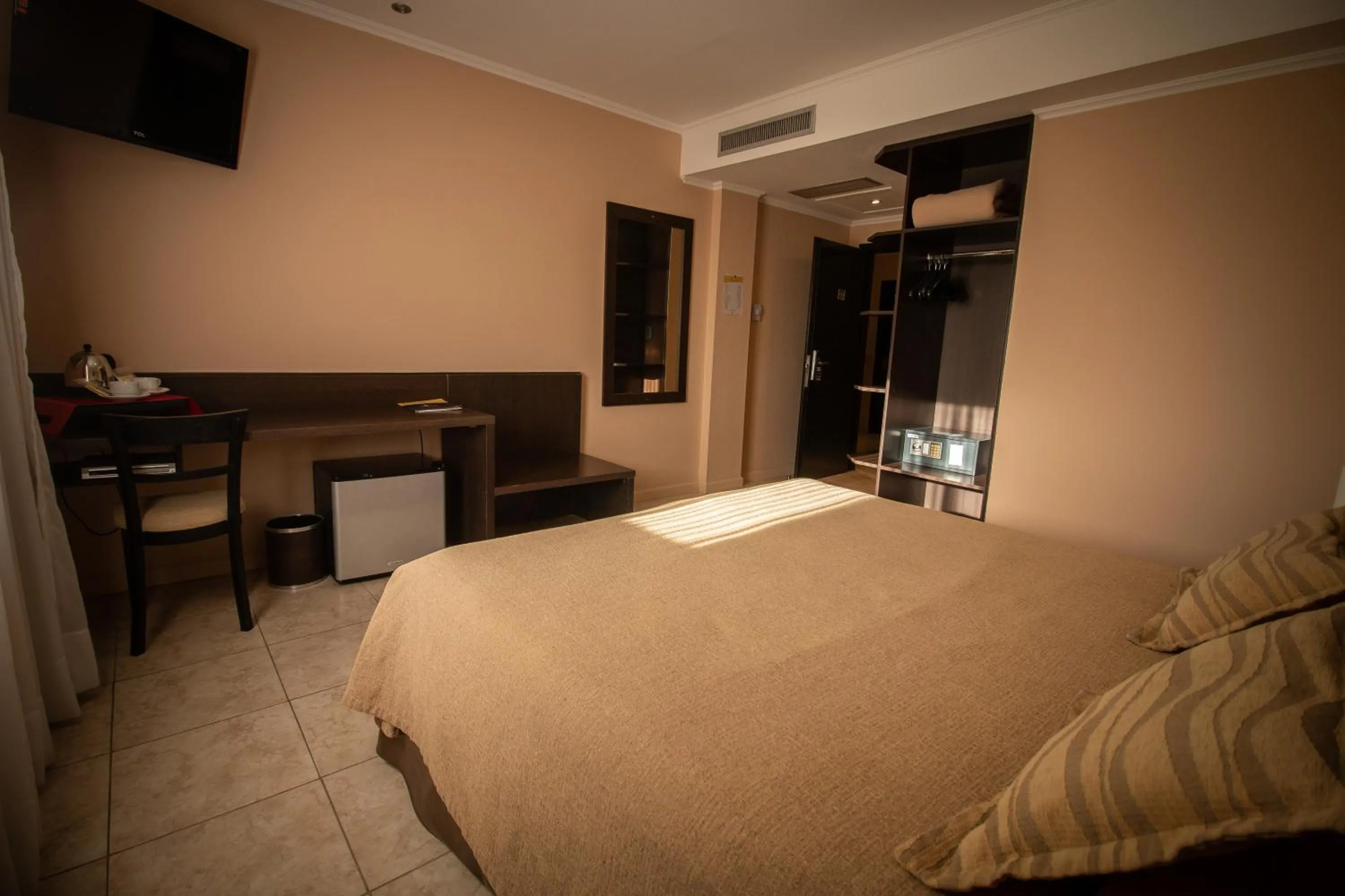 Photo of the whole room, Bed in Hathor Concordia