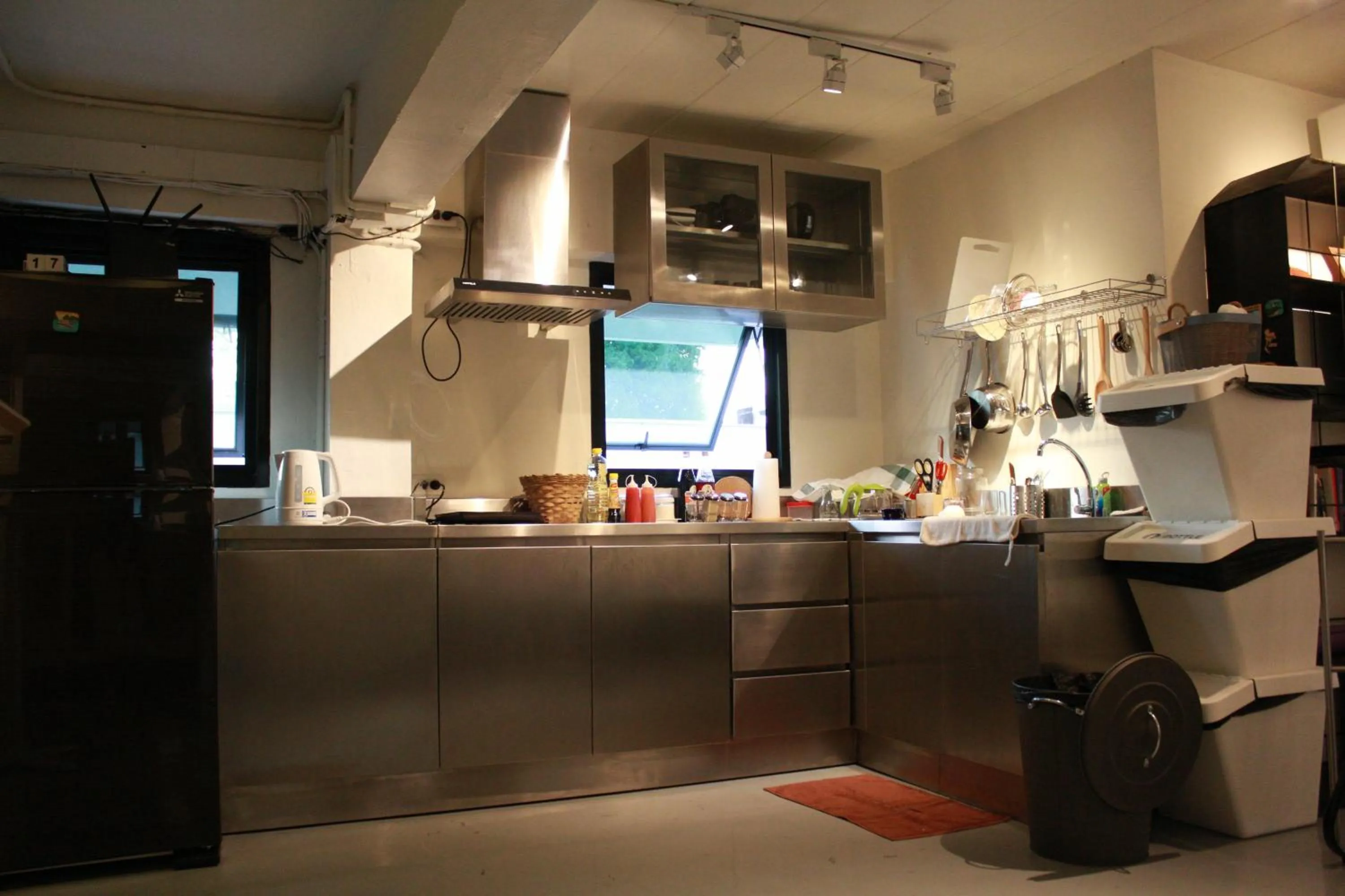 Communal kitchen in Jam Hostel Bangkok