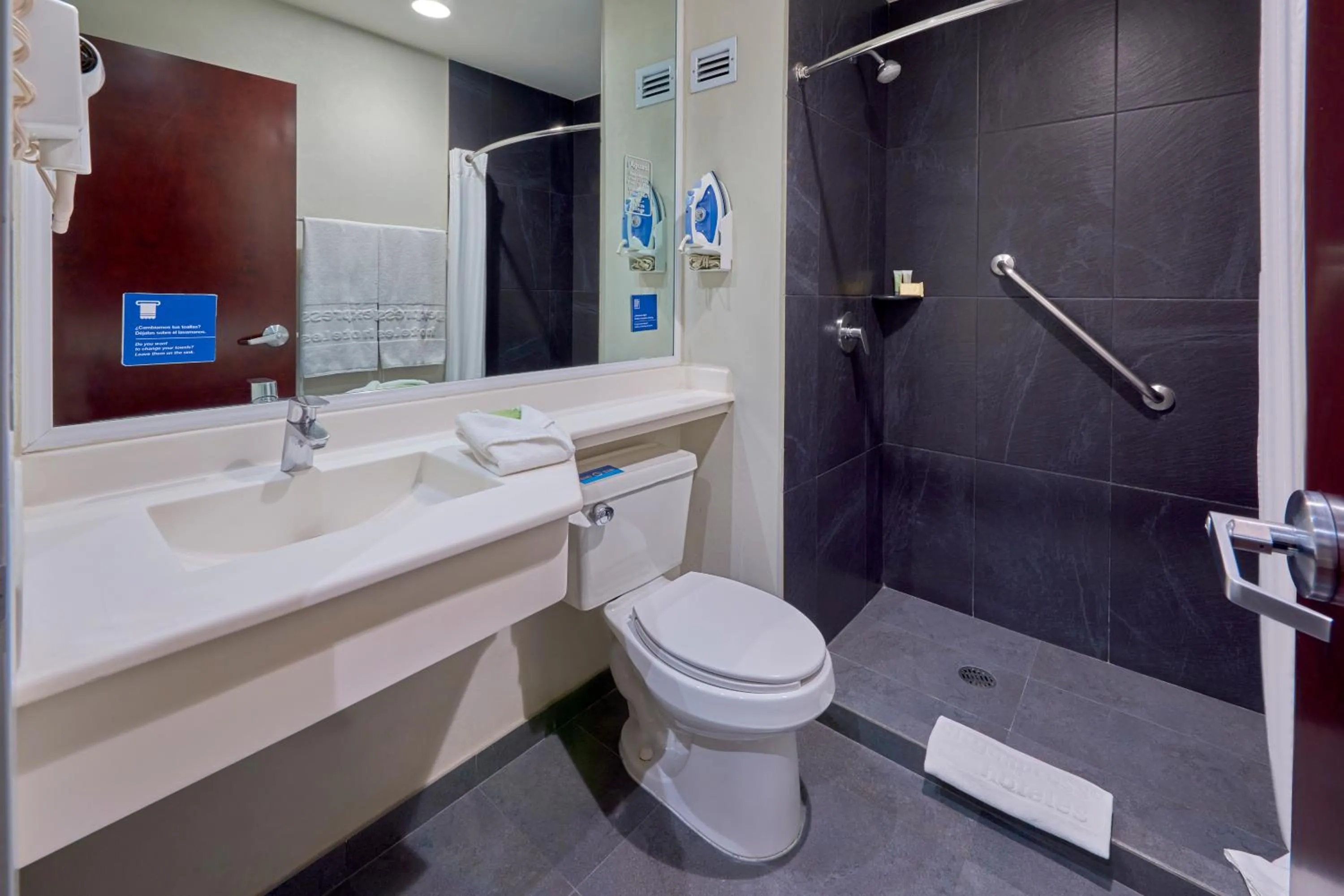 Bathroom in City Express by Marriott Mérida