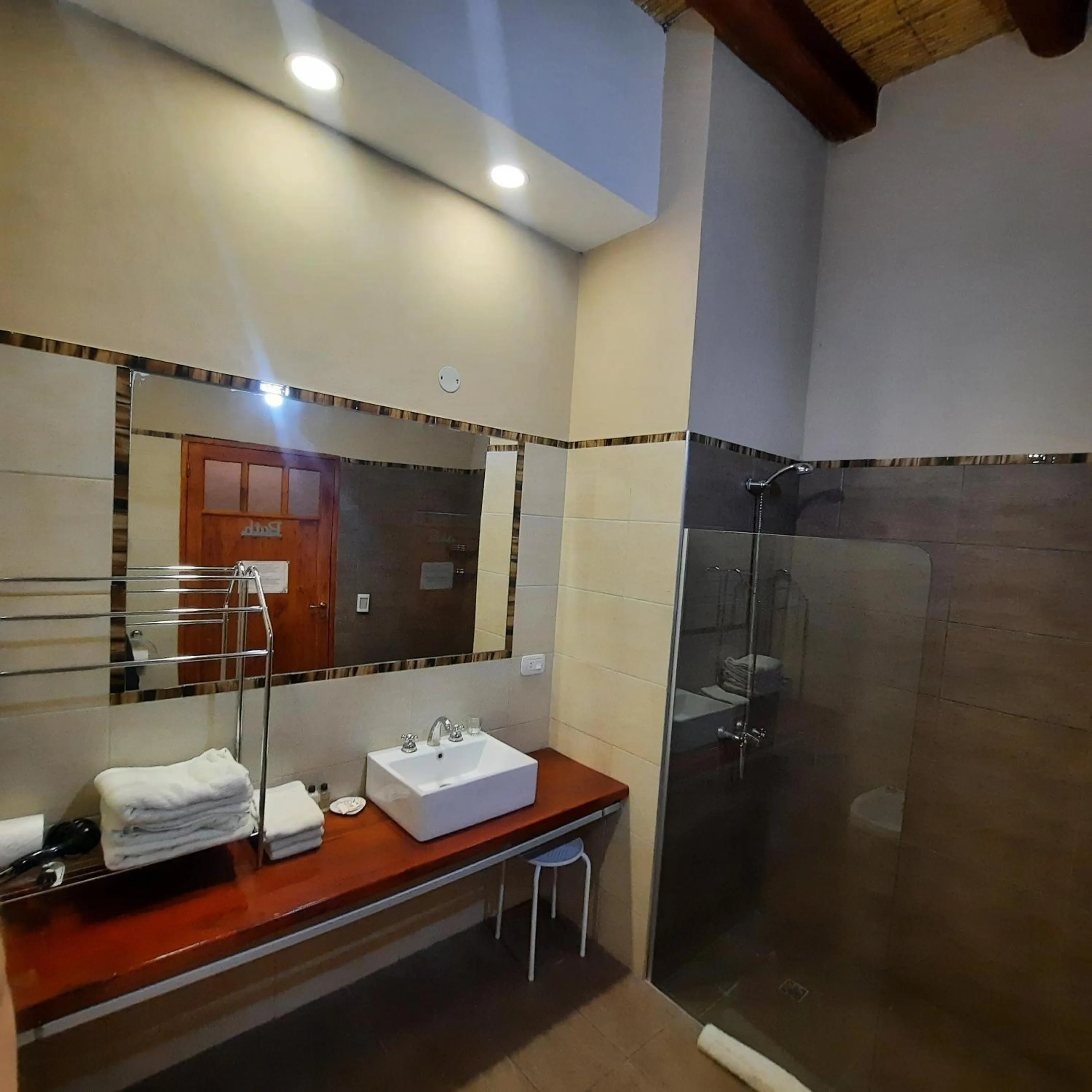 Bathroom in Posada Cavieres Wine Farm