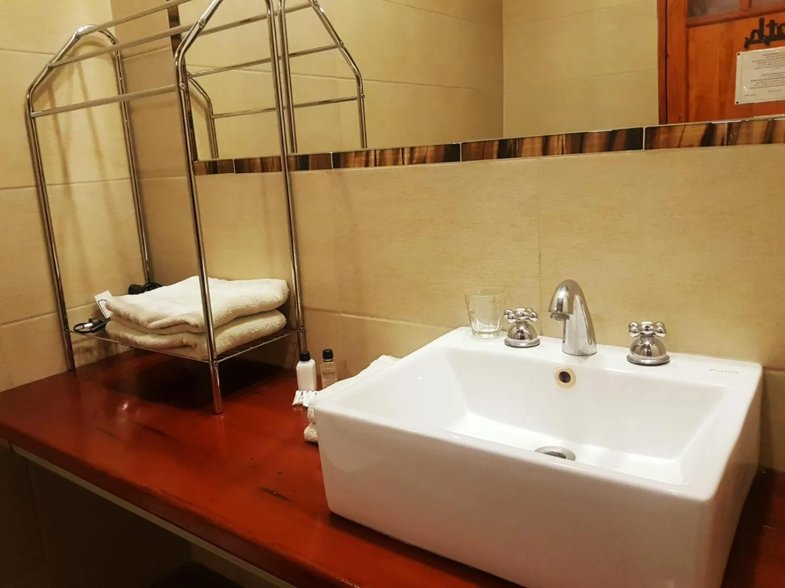 Bathroom in Posada Cavieres Wine Farm