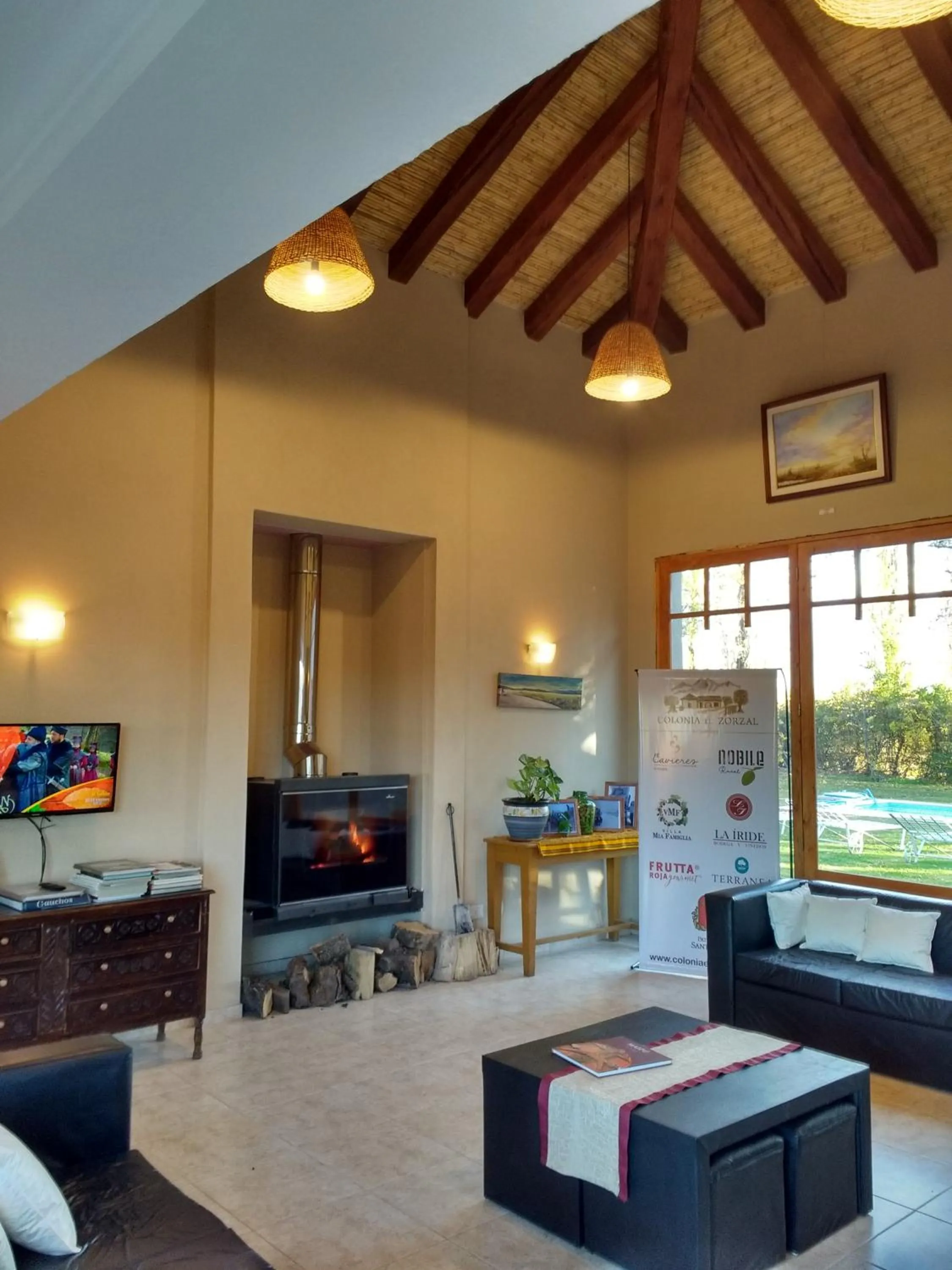 Communal lounge/ TV room in Posada Cavieres Wine Farm