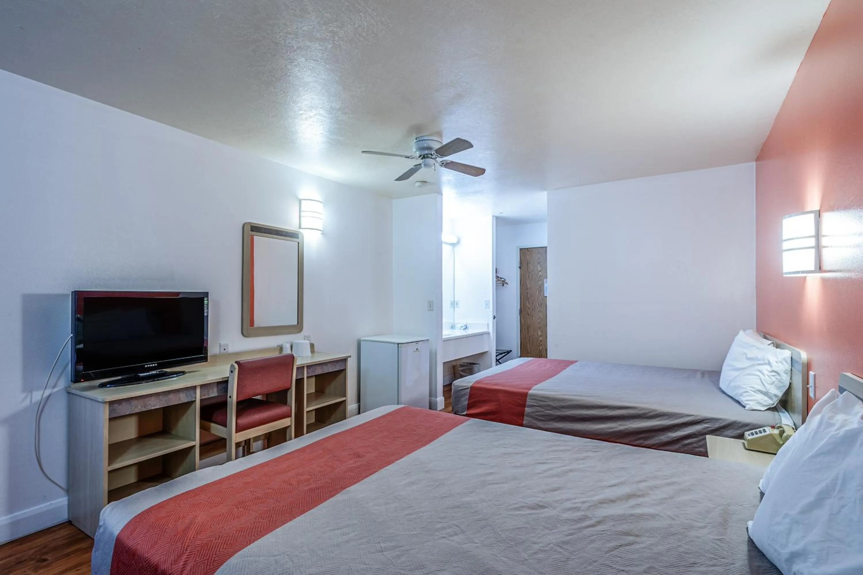 Bedroom, Bed in Motel 6-Beaver, UT