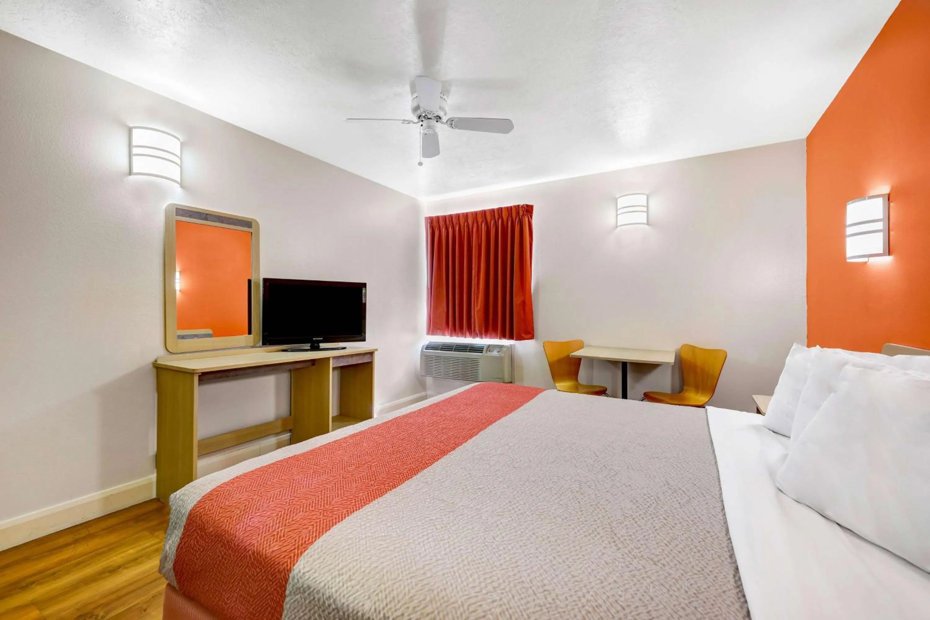 Bedroom, Bed in Motel 6-Beaver, UT