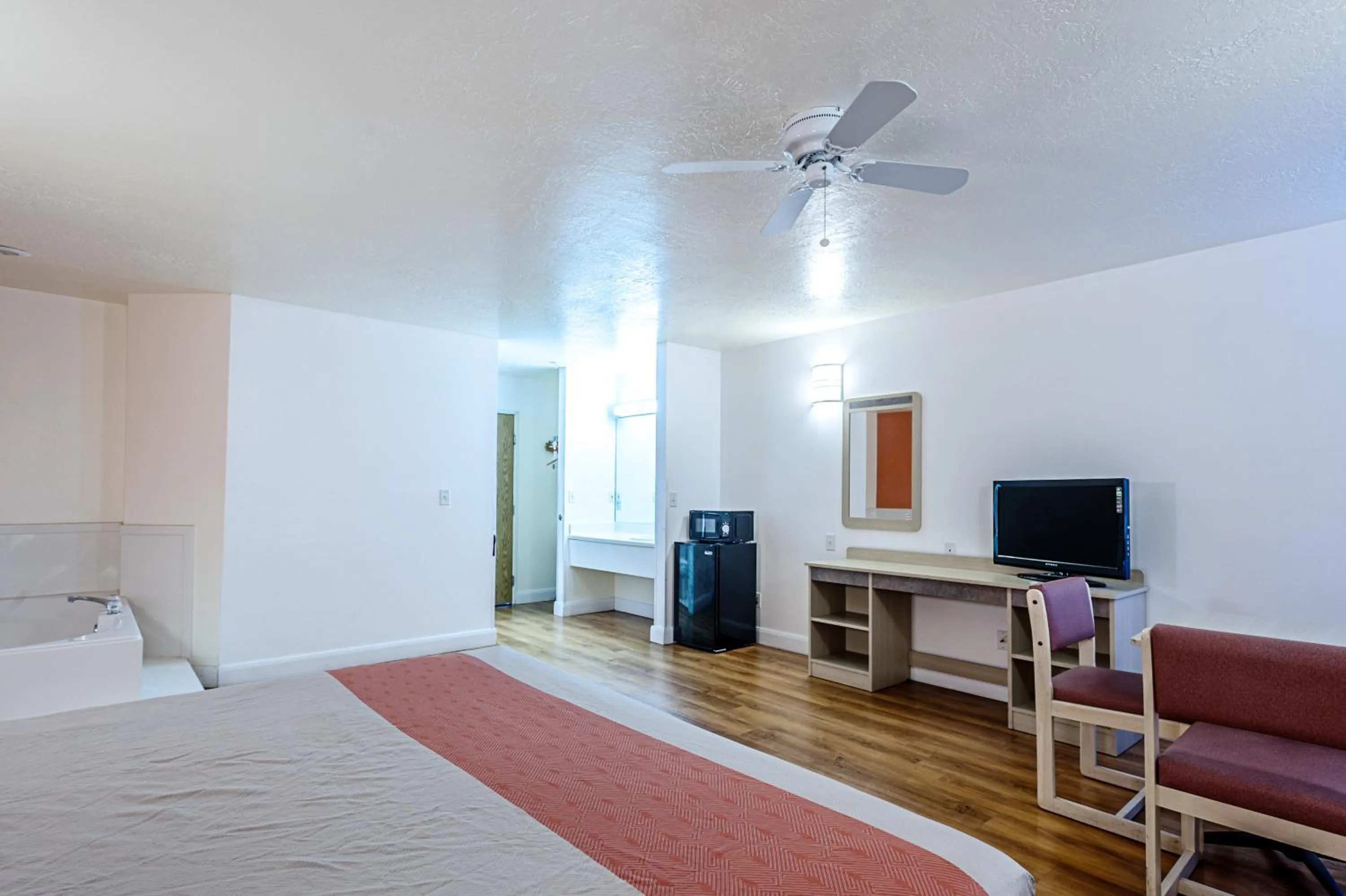 Bedroom, Bed in Motel 6-Beaver, UT