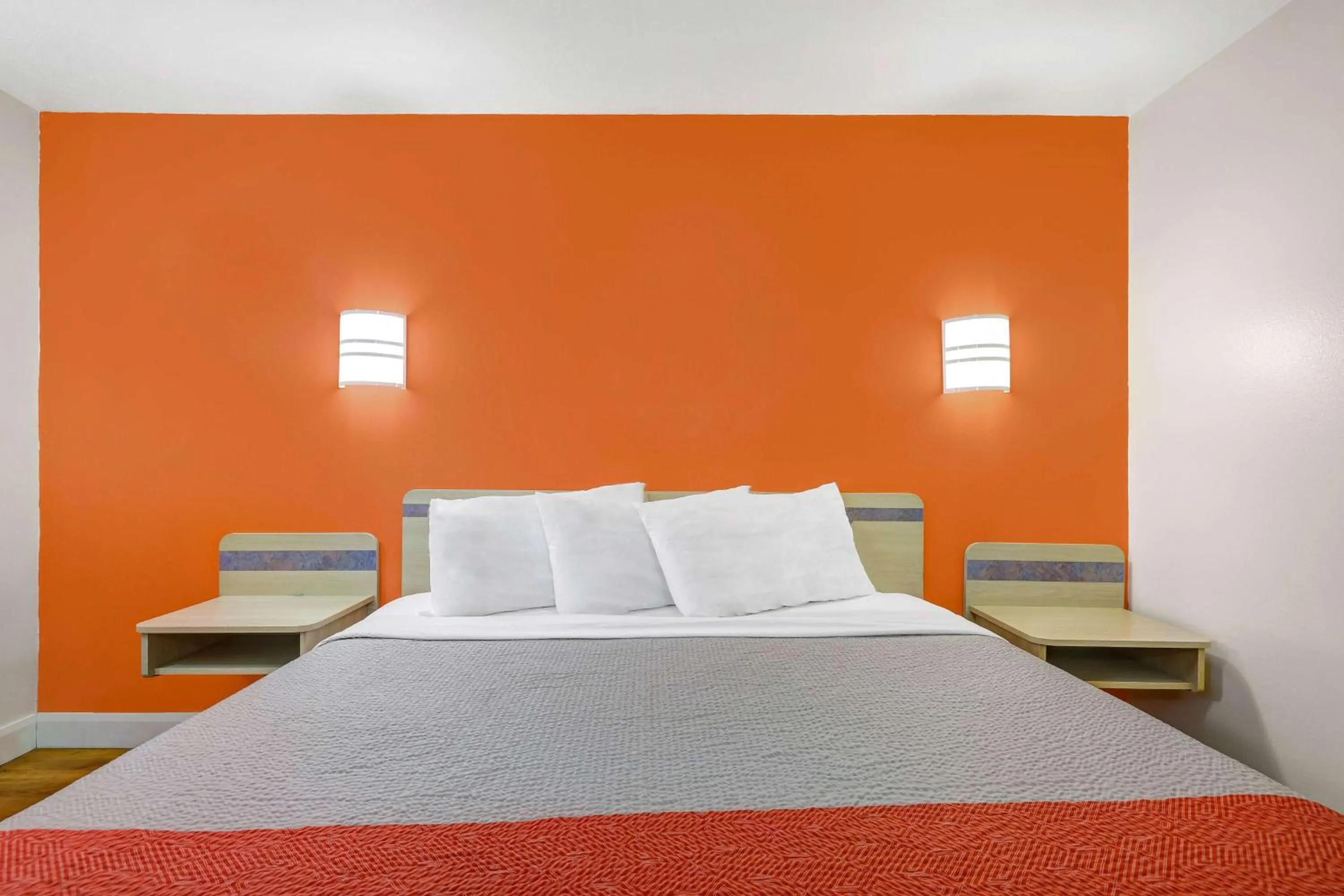 Bedroom, Bed in Motel 6-Beaver, UT