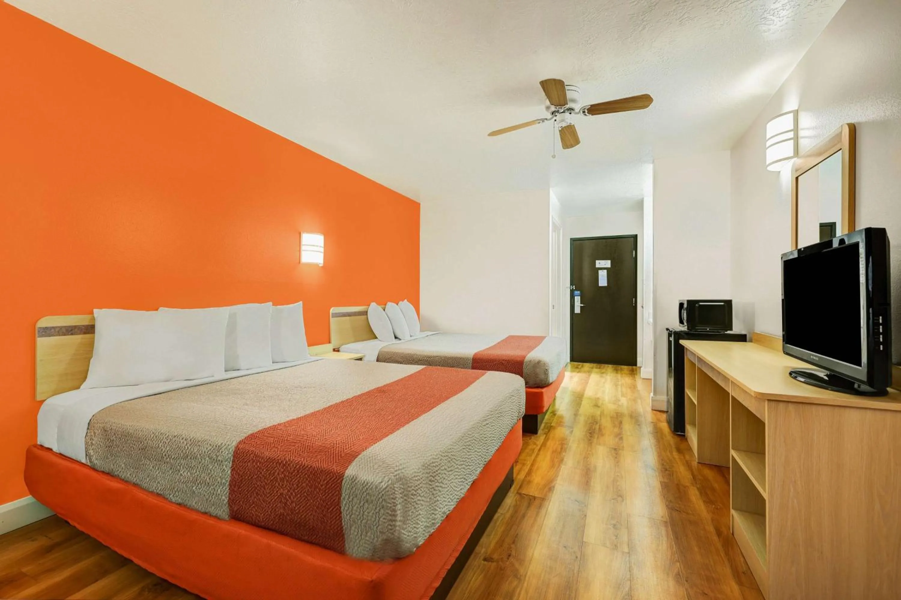 Bedroom, Bed in Motel 6-Beaver, UT