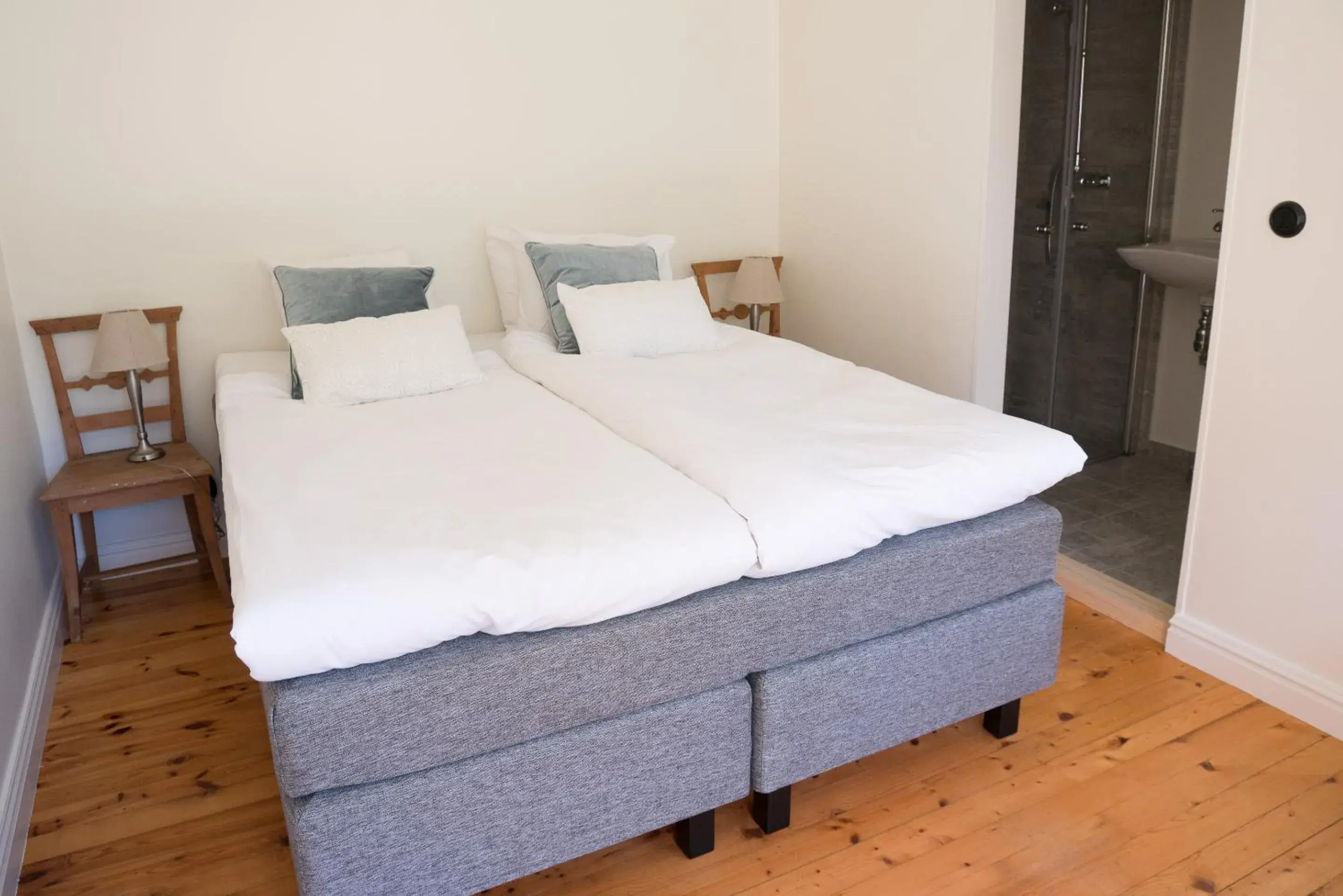 Queen Room with Garden View in Warfsholm Queen Room with Garden View in Warfsholm