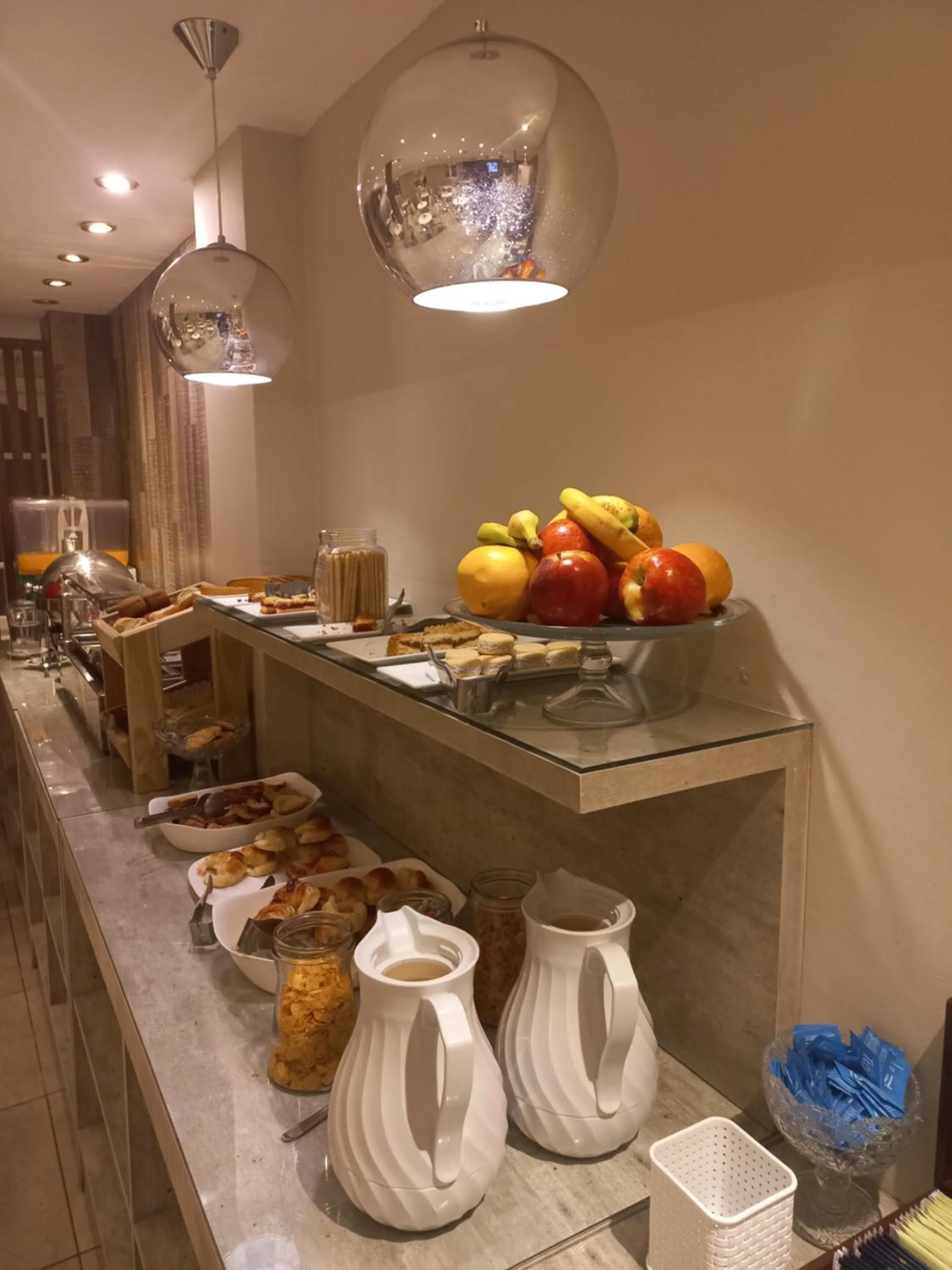 Food and drinks in Prince Hotel